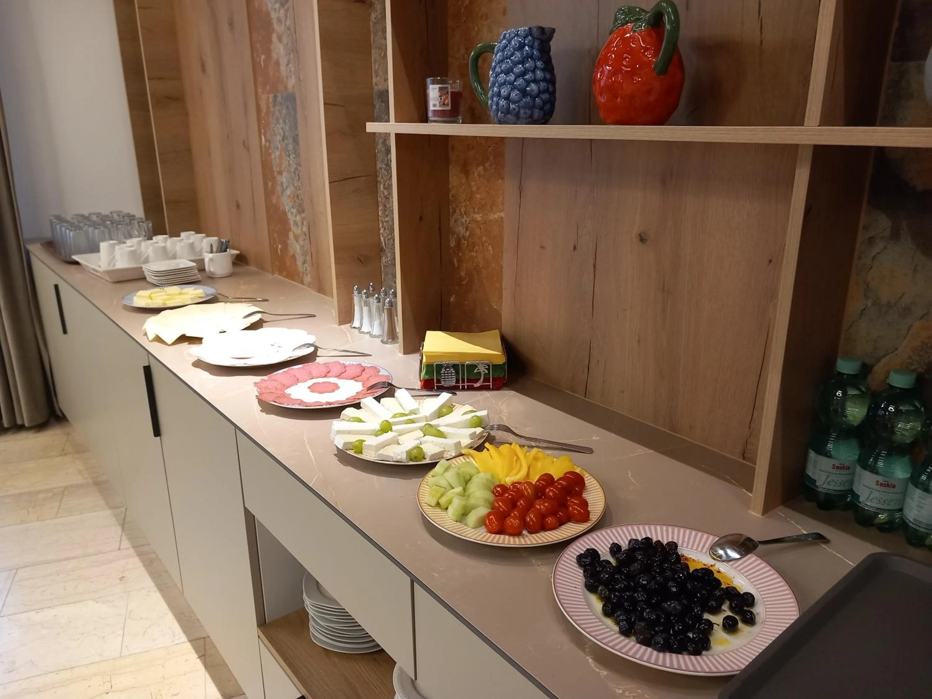 Restaurant/places to eat in Hotel Hafez