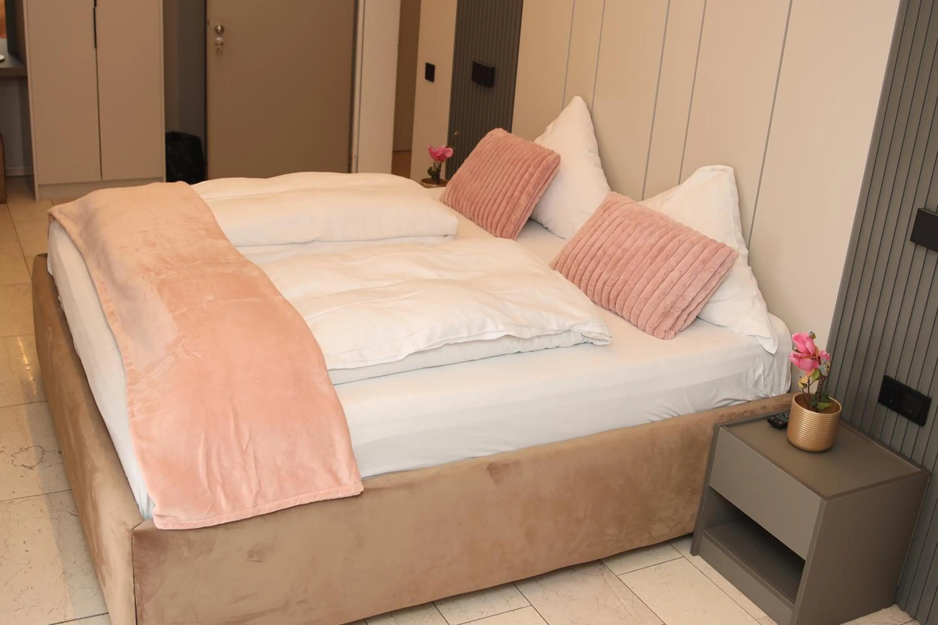 Photo of the whole room, Bed in Hotel Hafez