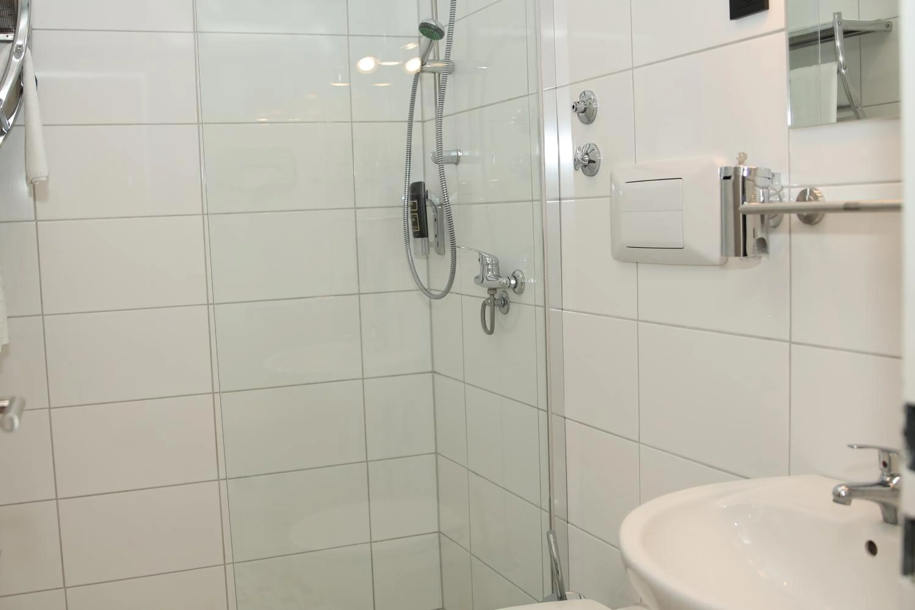 Shower in Hotel Hafez