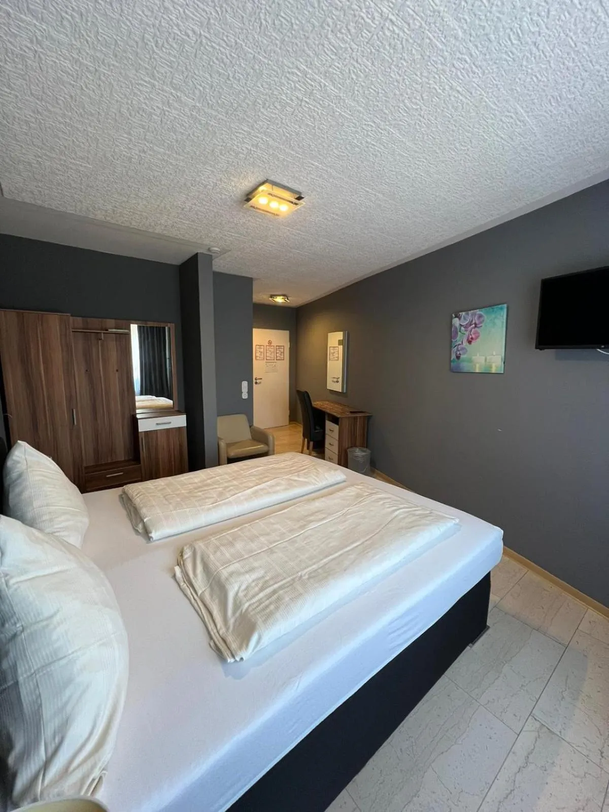 Double Room with Balcony (2 Adults + 1 Child) - single occupancy in Hotel Hafez