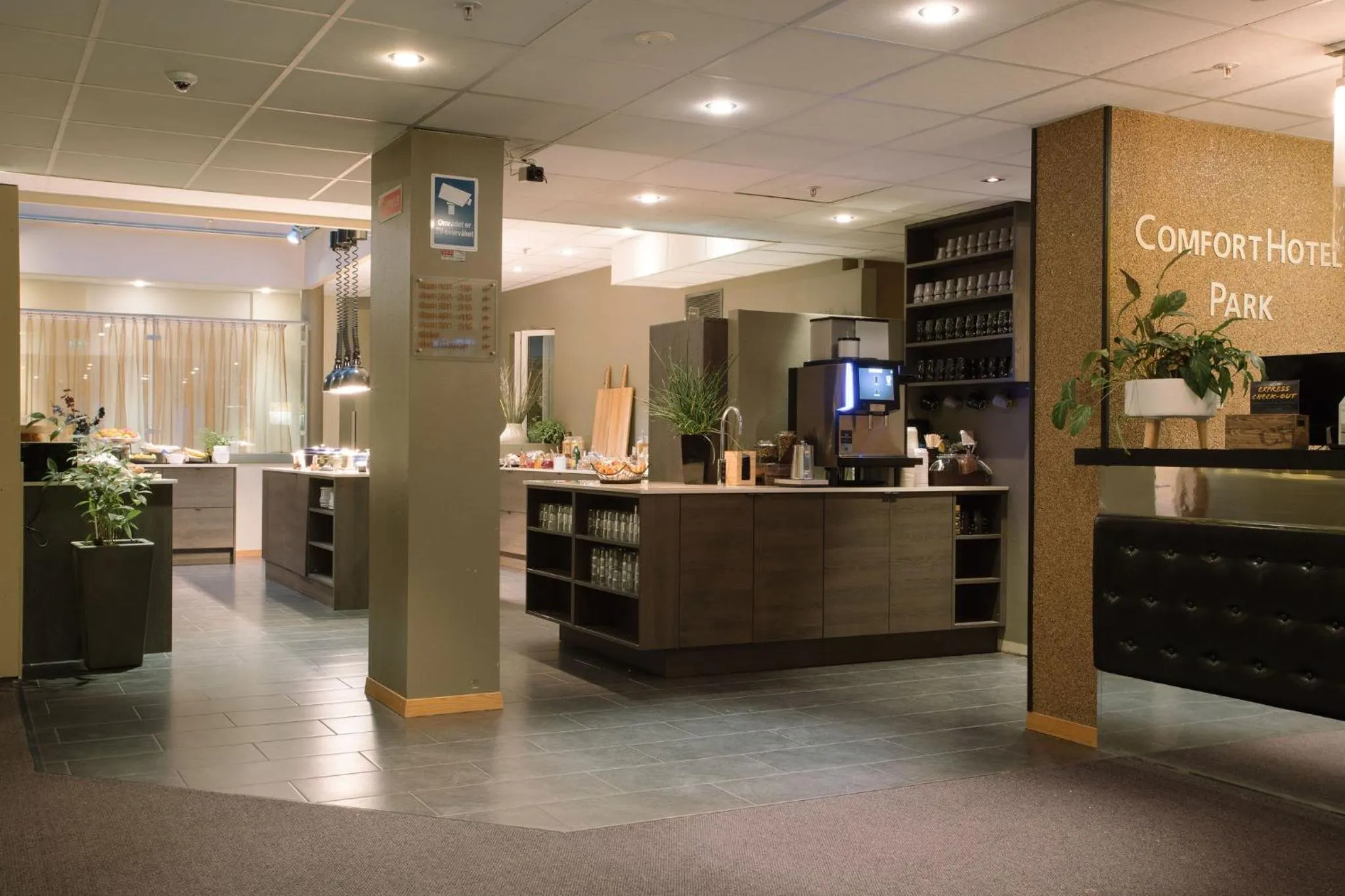 Lobby or reception in Comfort Hotel Park