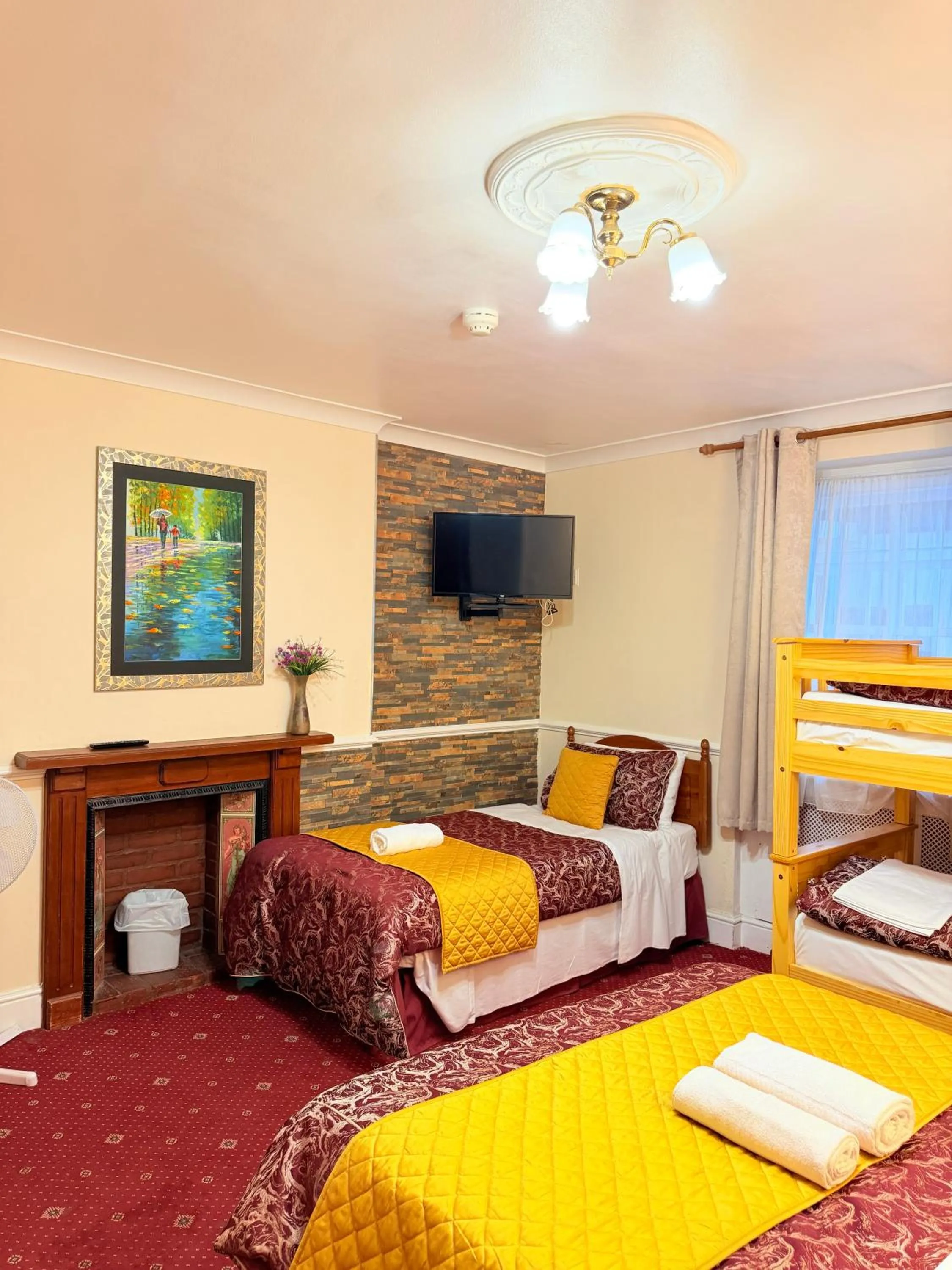 Bedroom, Bed in Europa House Hotel, London Paddington