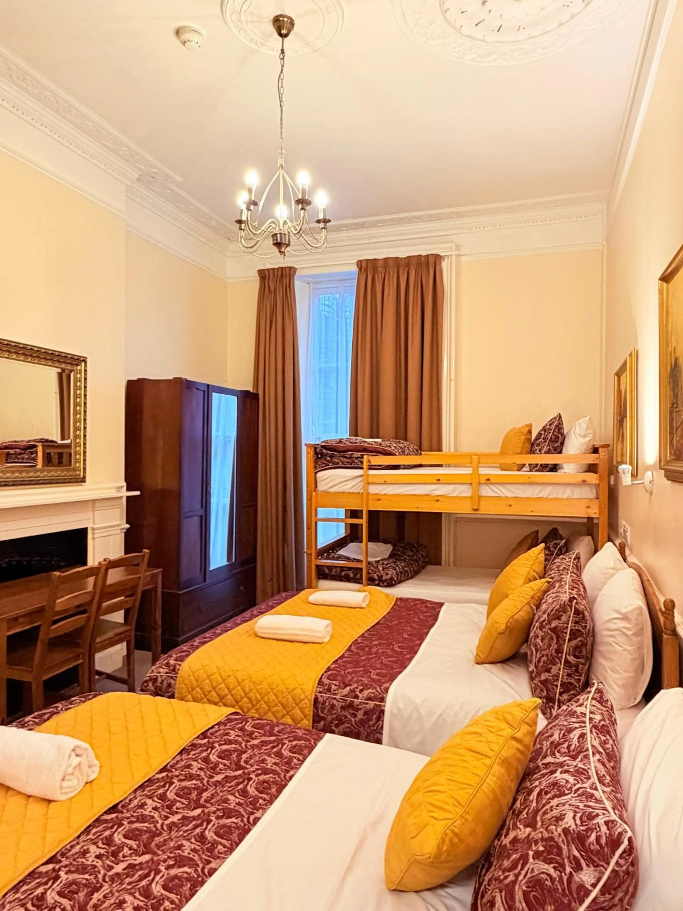 Bedroom, Bed in Europa House Hotel, London Paddington