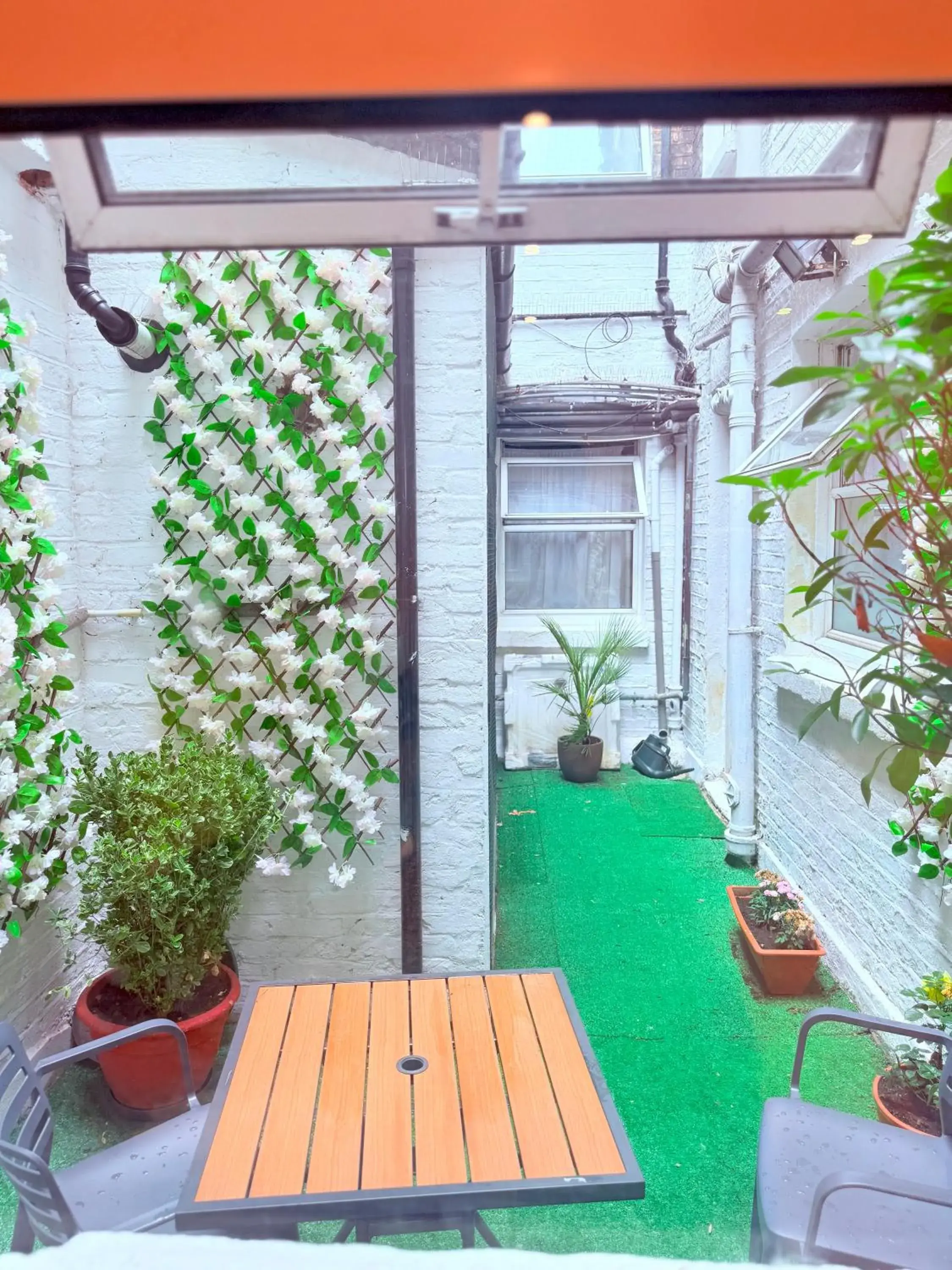 Garden view in Europa House Hotel, London Paddington Garden view in Europa House Hotel, London Paddington