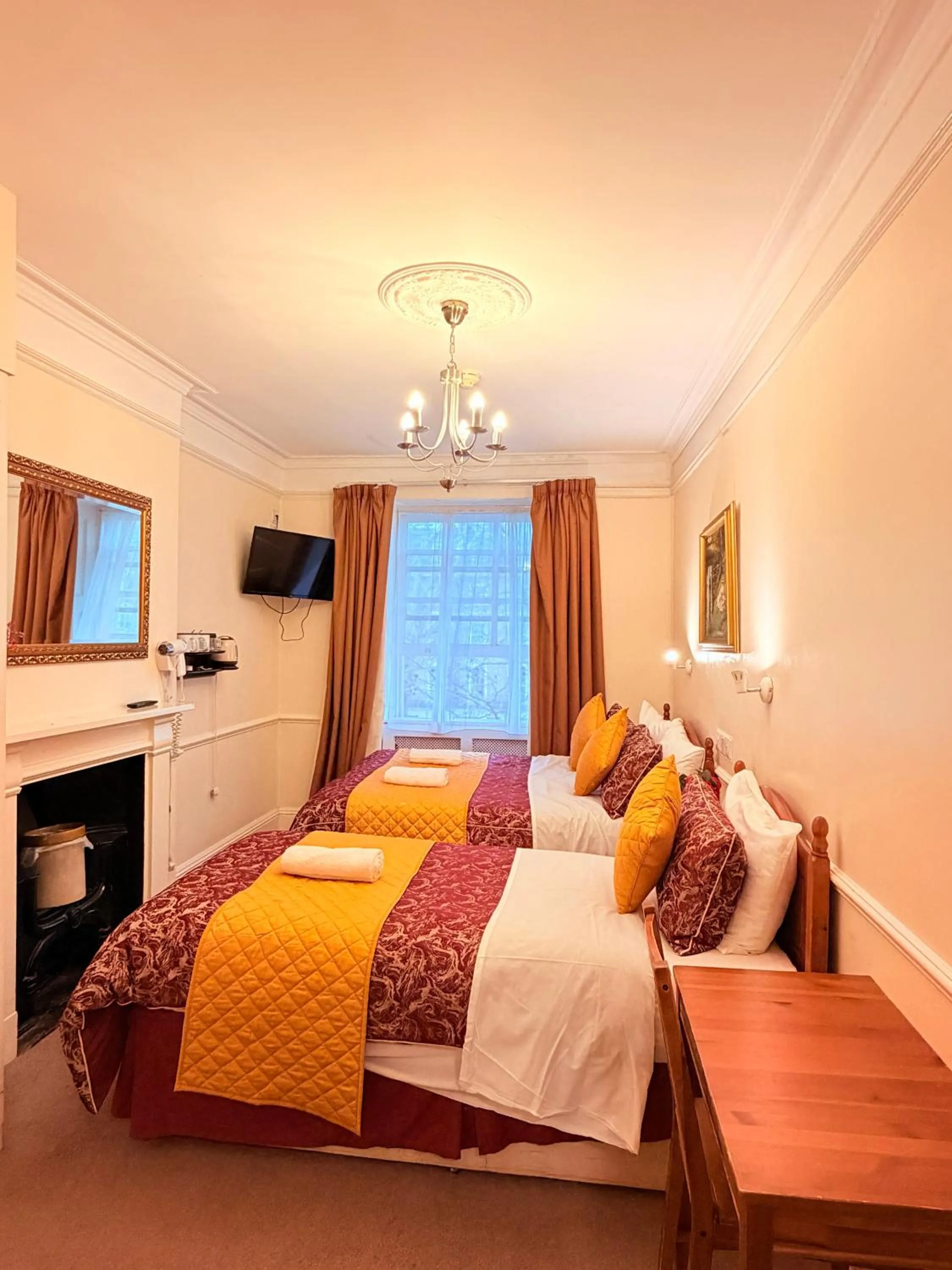 Bedroom, Bed in Europa House Hotel, London Paddington