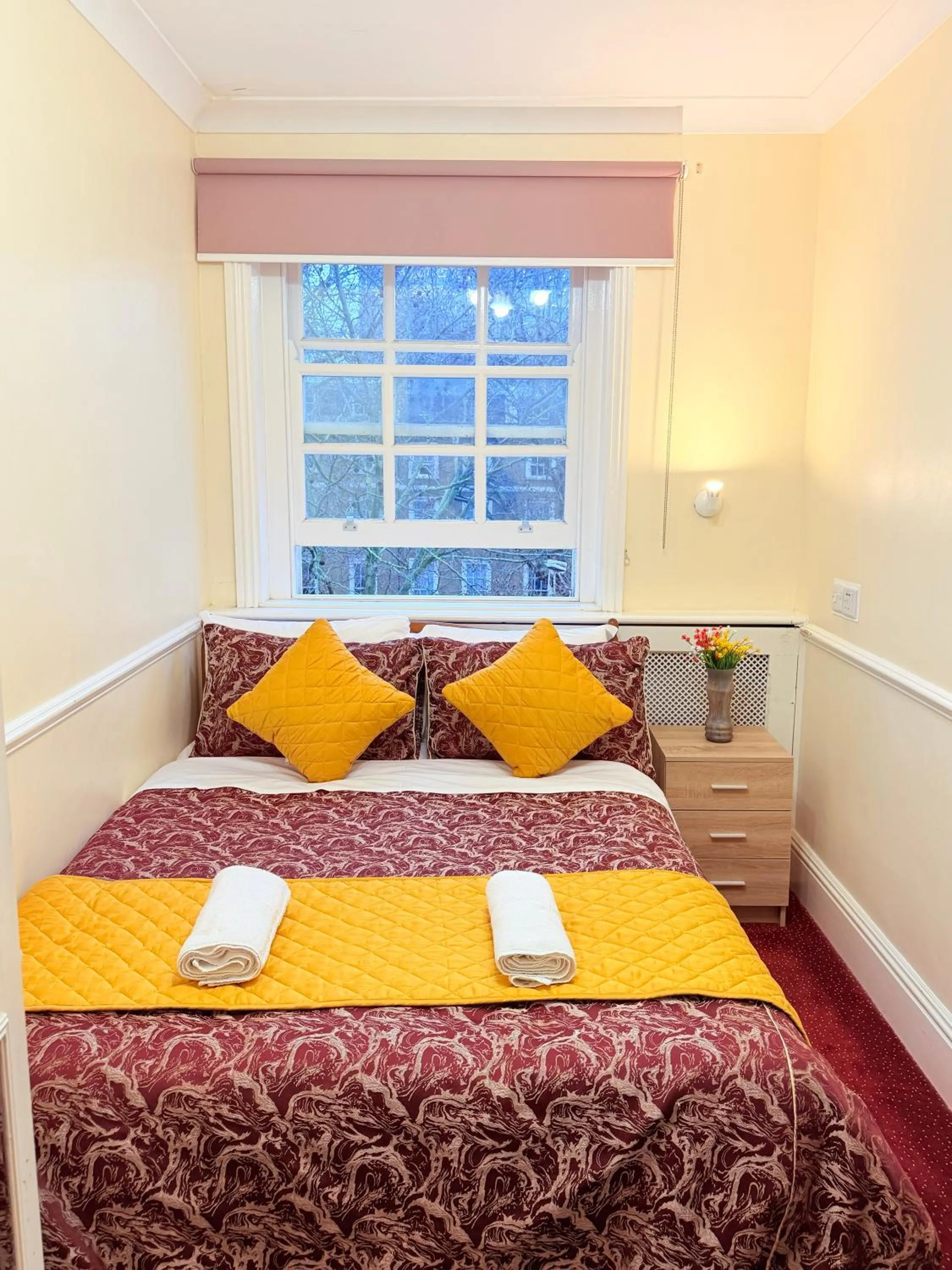 Bedroom, Bed in Europa House Hotel, London Paddington