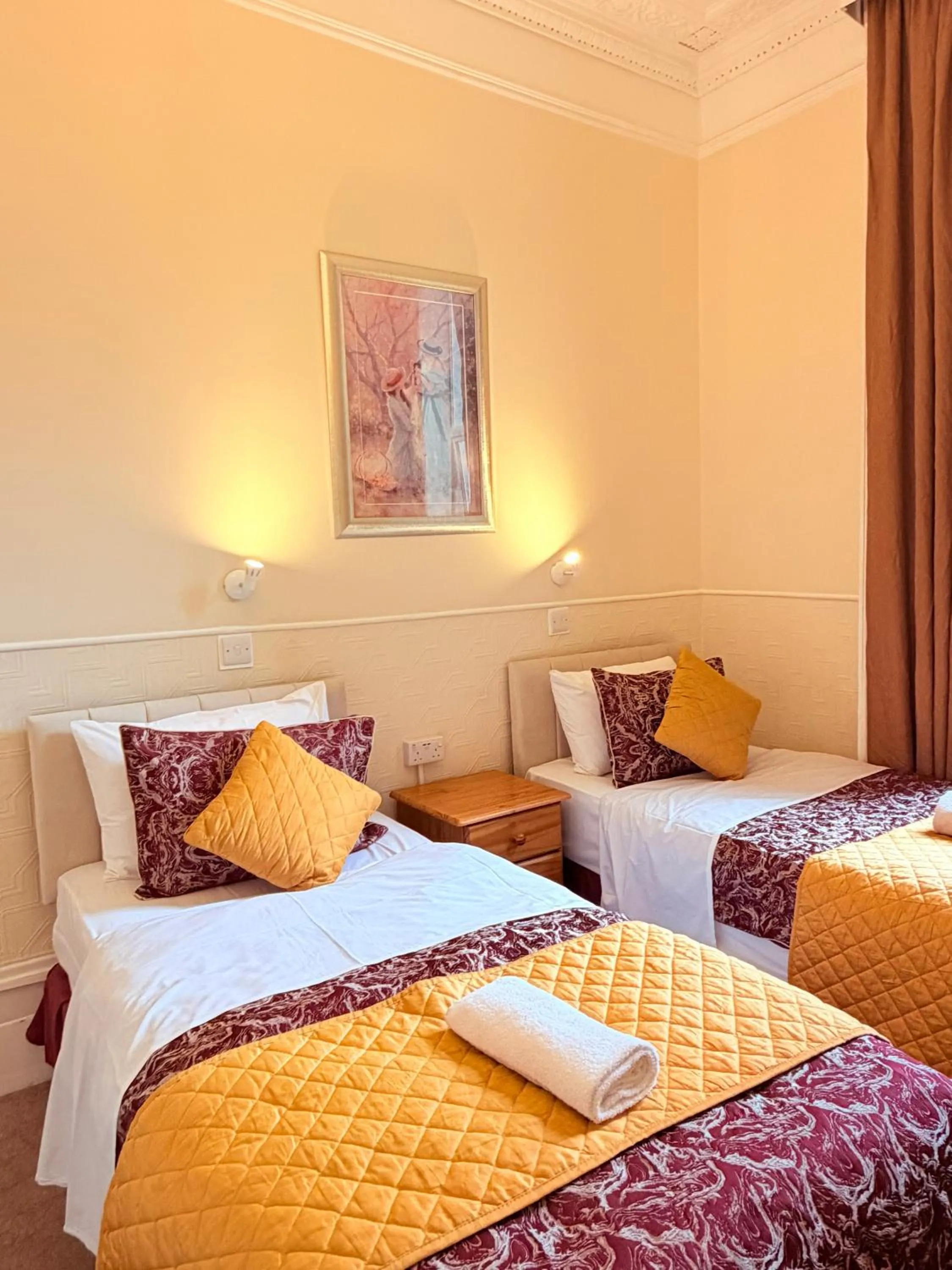 Bed in Europa House Hotel, London Paddington