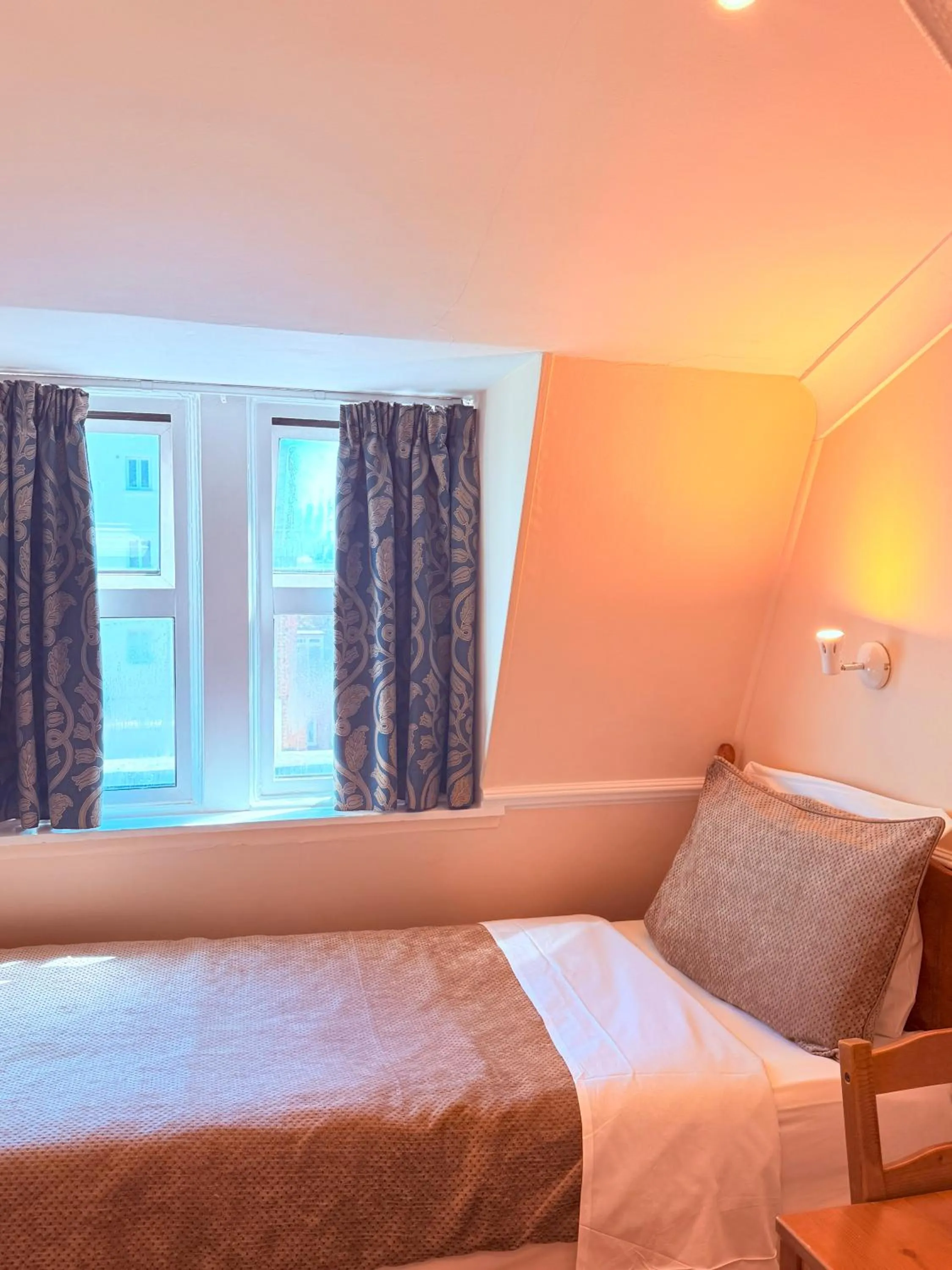 Bedroom, Bed in Europa House Hotel, London Paddington