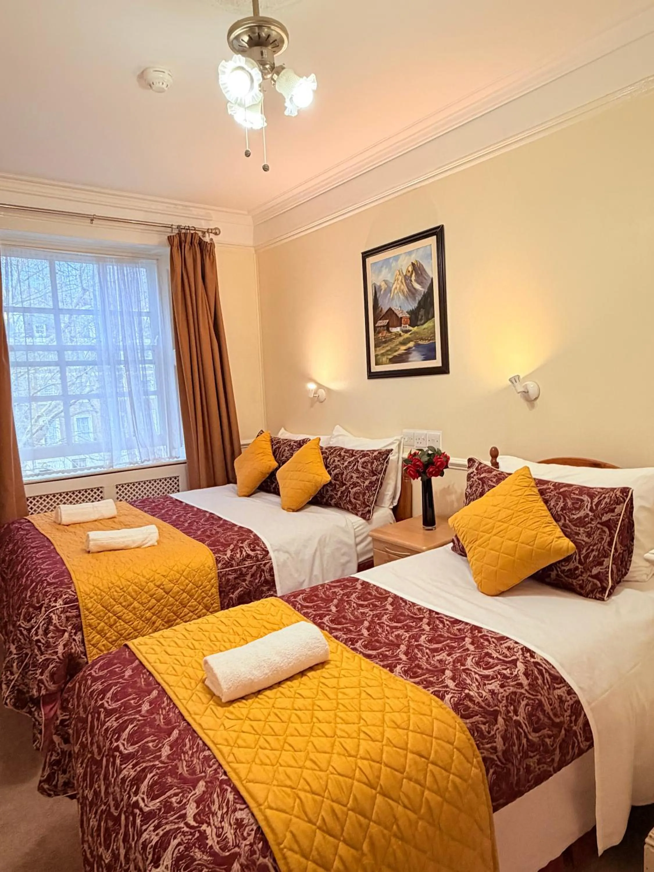 Bedroom, Bed in Europa House Hotel, London Paddington