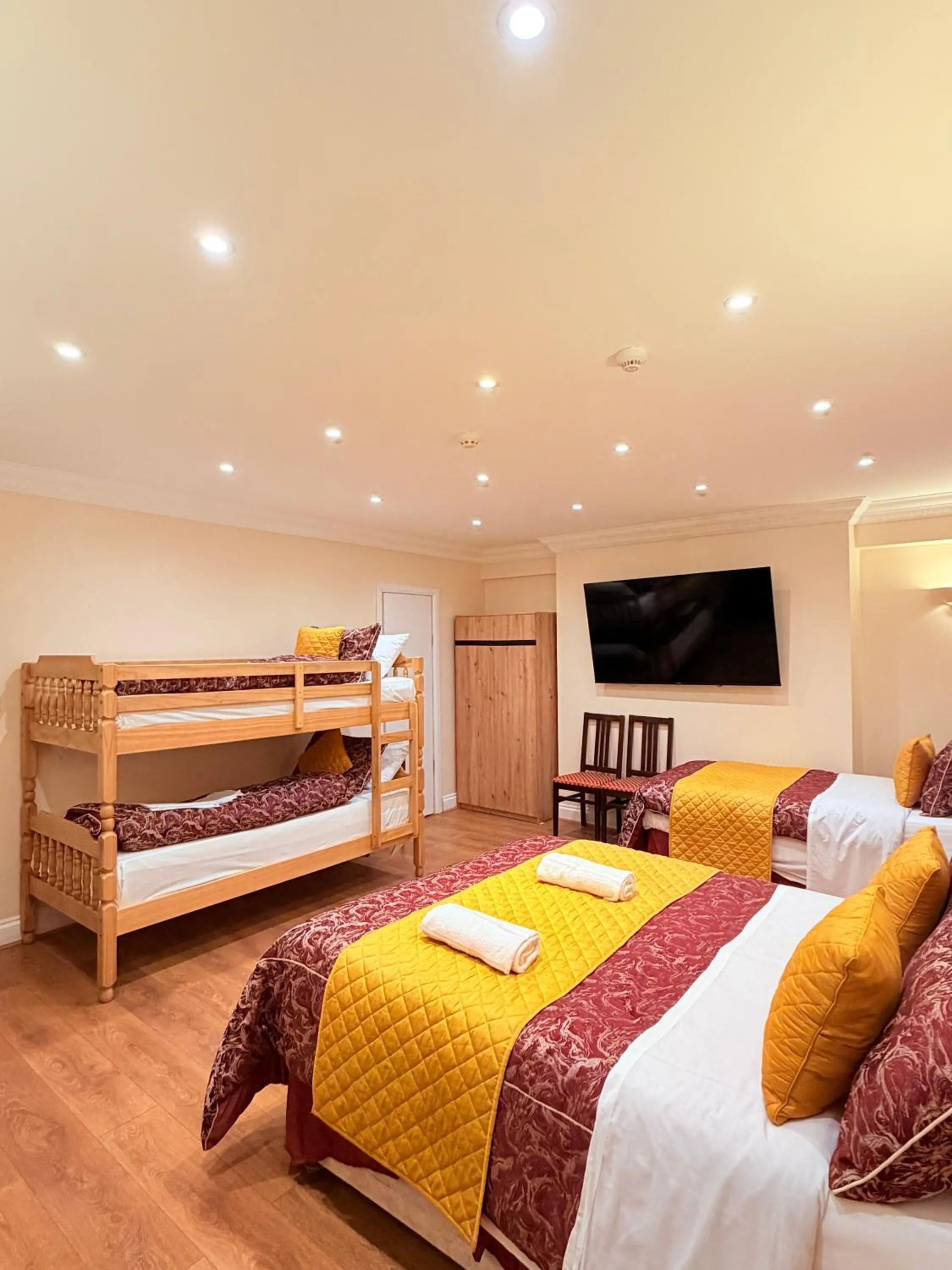 Bedroom, Bed in Europa House Hotel, London Paddington