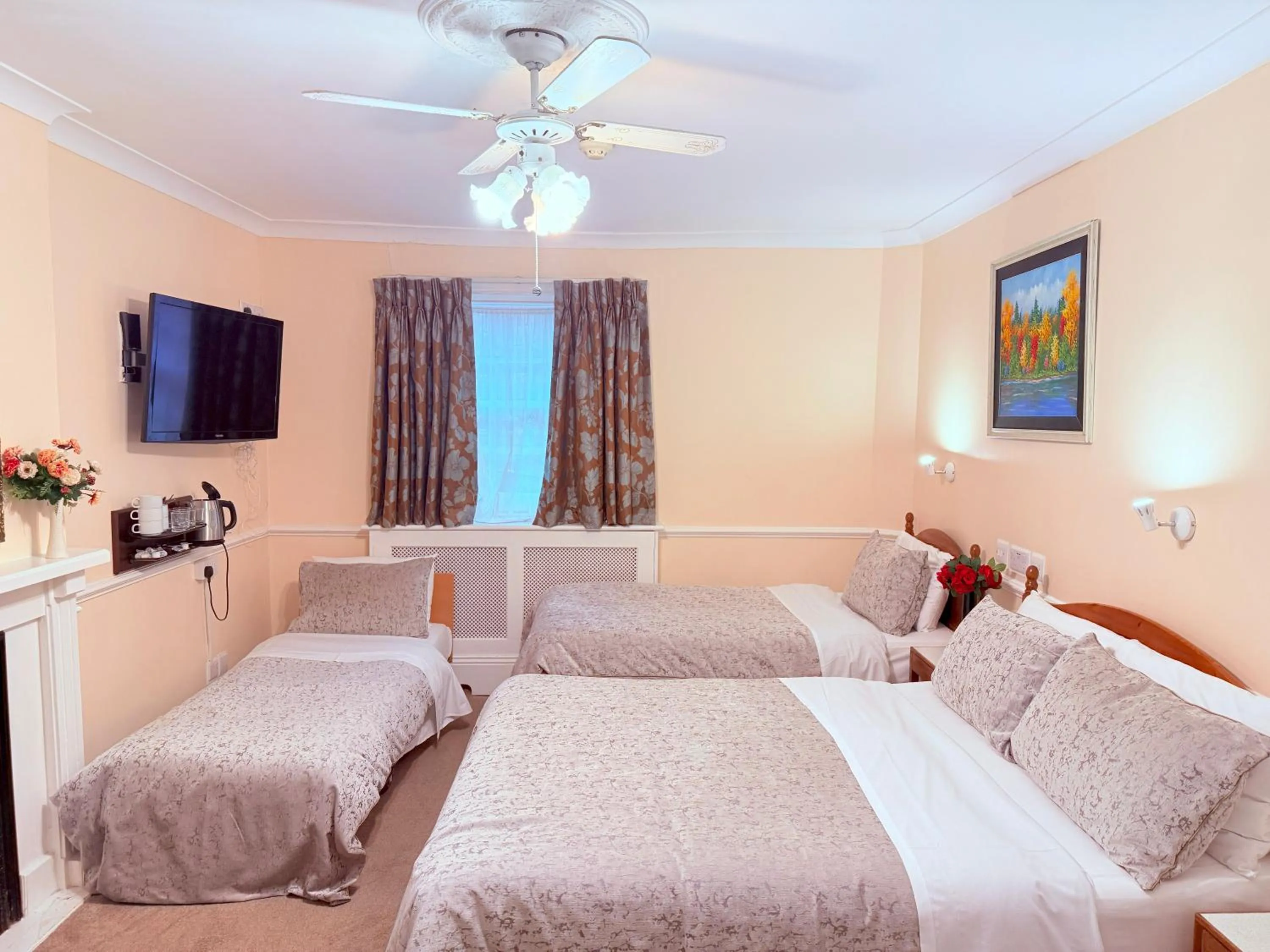 Bedroom, Bed in Europa House Hotel, London Paddington