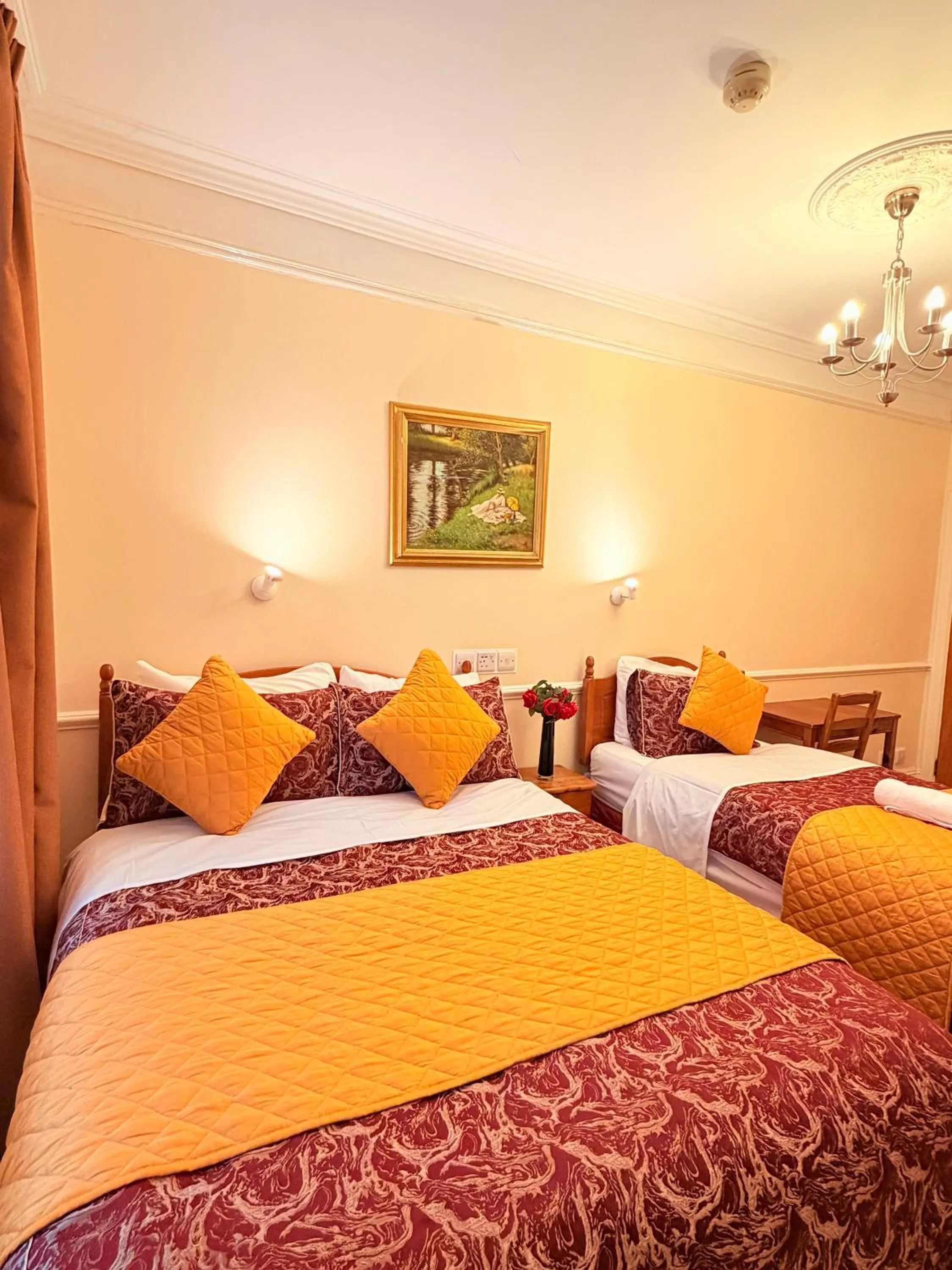 Bedroom, Bed in Europa House Hotel, London Paddington