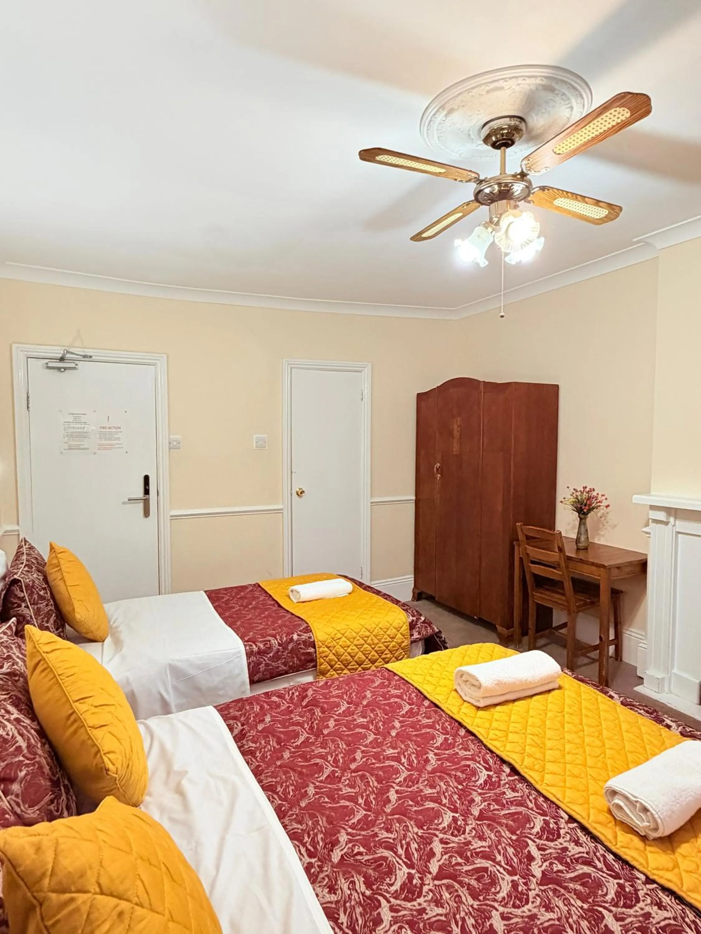 Bedroom, Bed in Europa House Hotel, London Paddington