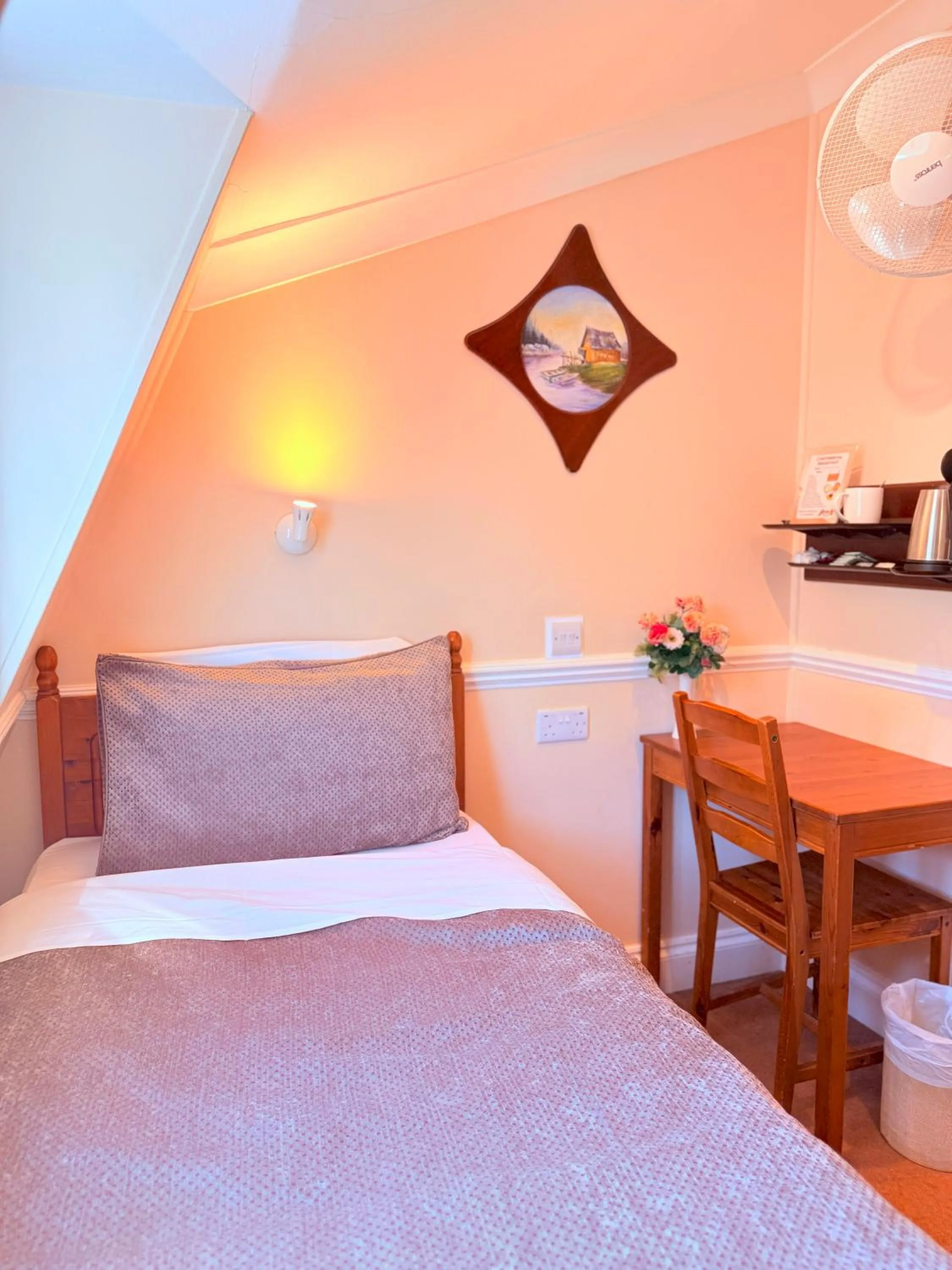 Bedroom, Bed in Europa House Hotel, London Paddington