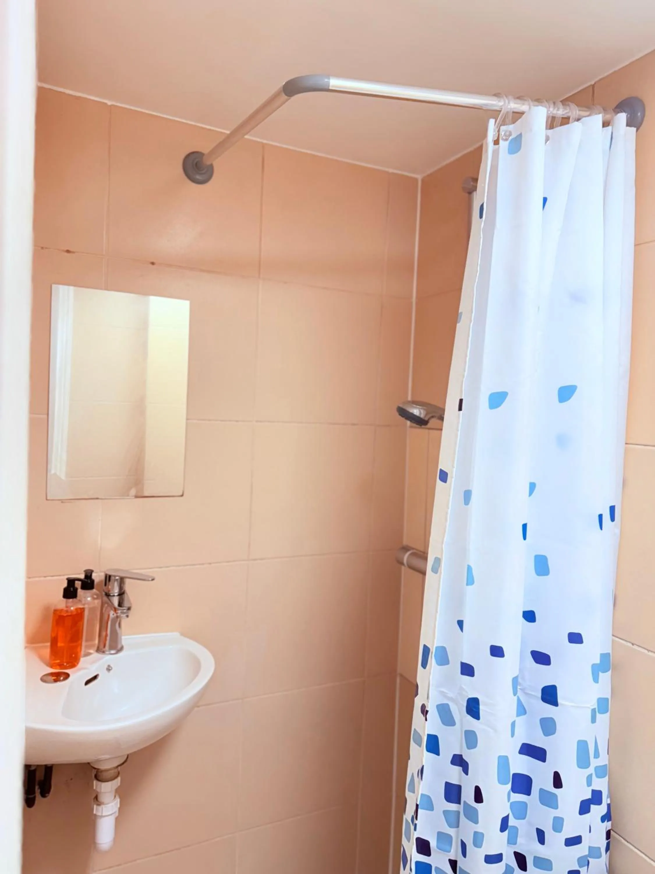 Bathroom in Europa House Hotel, London Paddington