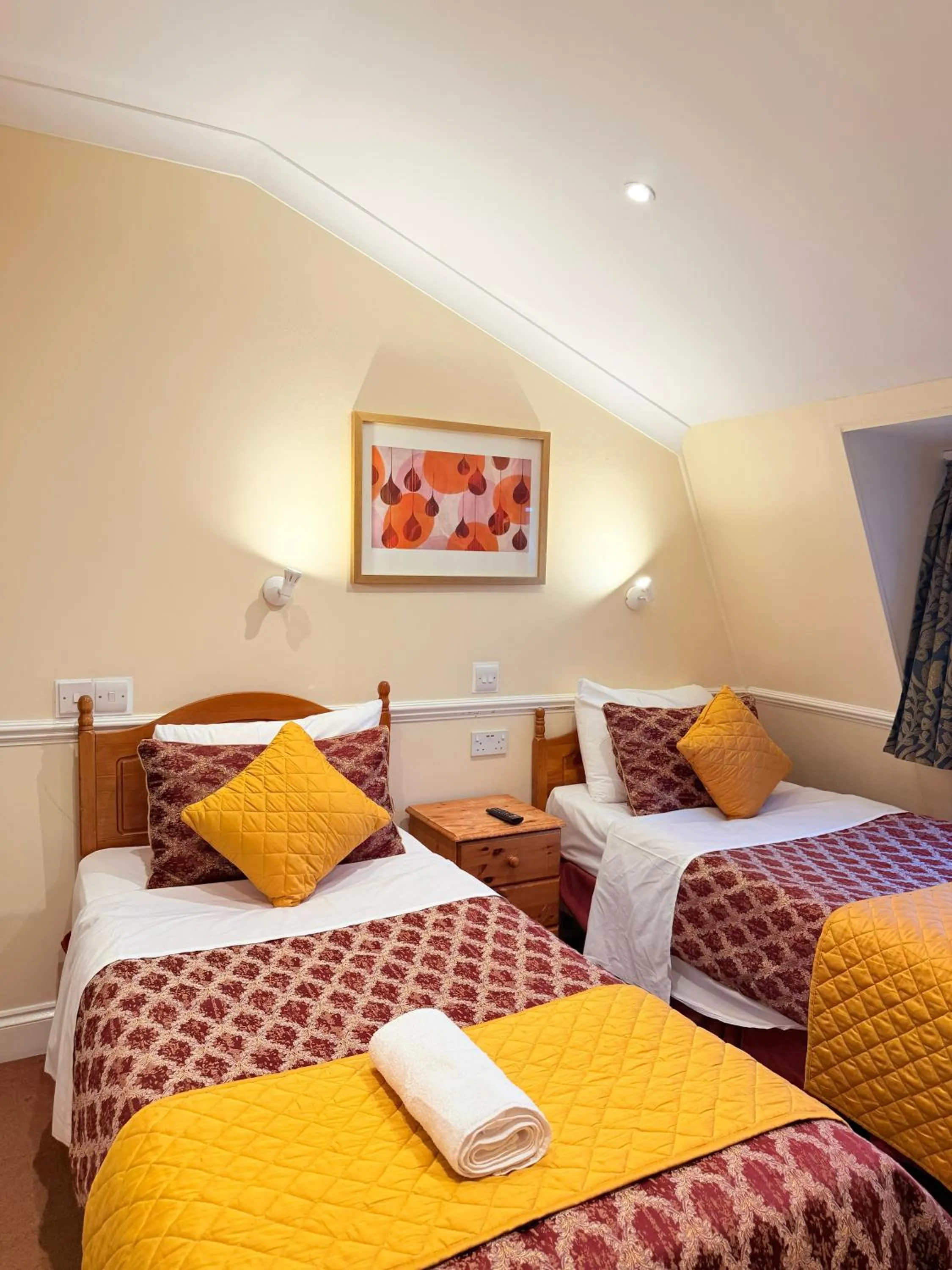 Bed in Europa House Hotel, London Paddington