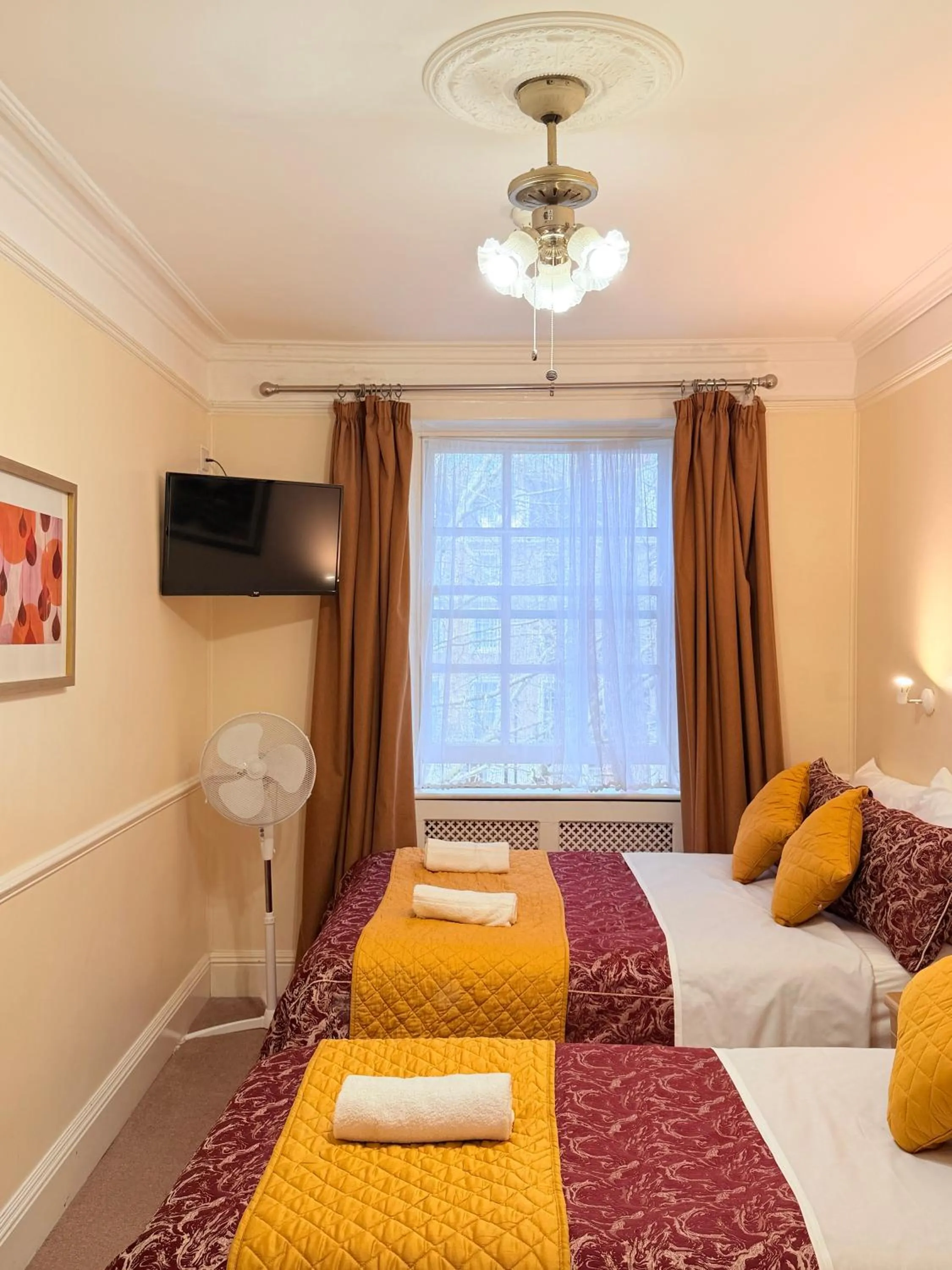 Bedroom, Bed in Europa House Hotel, London Paddington