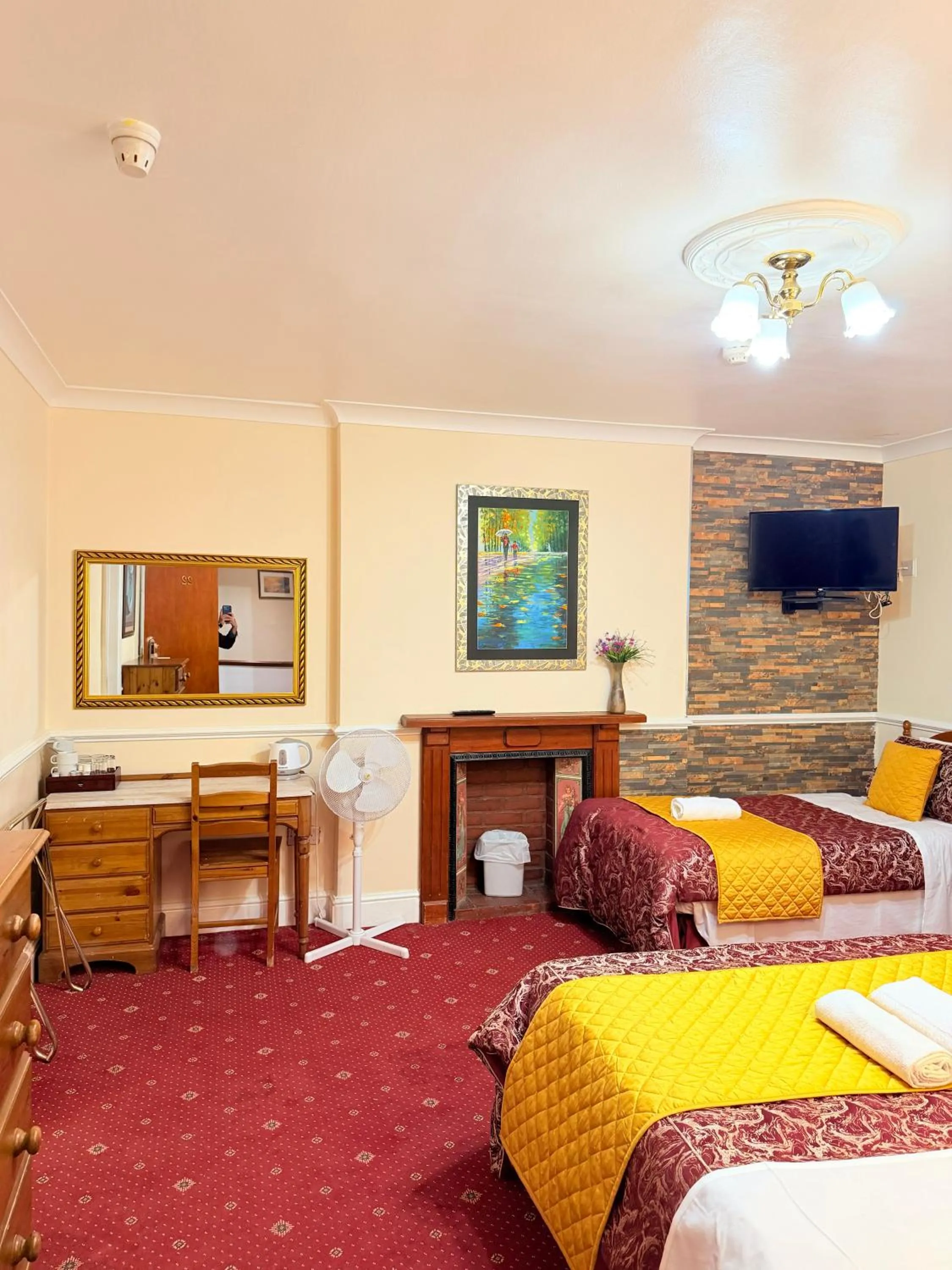 Bedroom, Bed in Europa House Hotel, London Paddington