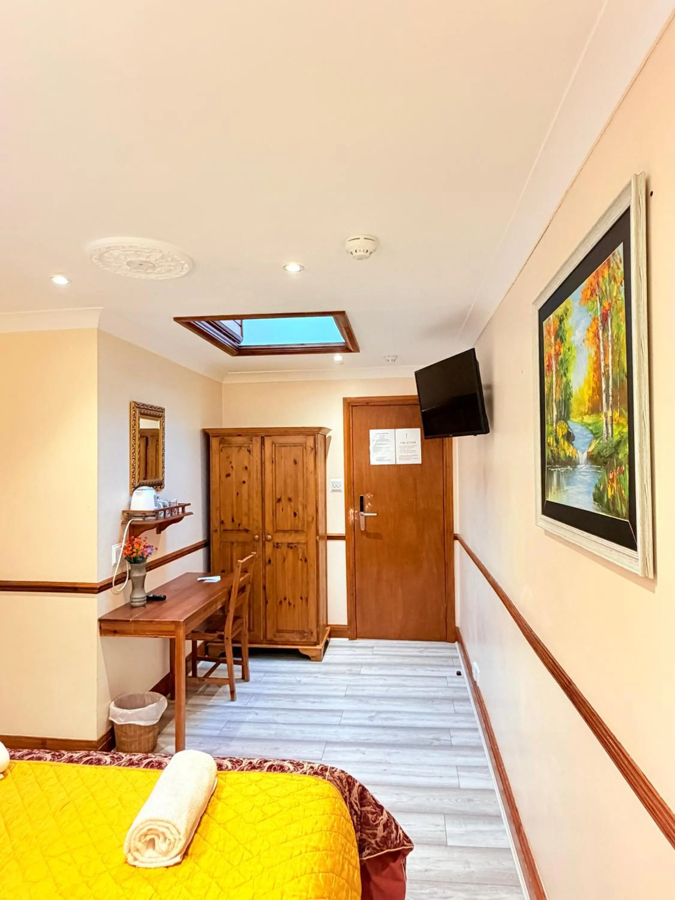 Bedroom, Bed in Europa House Hotel, London Paddington