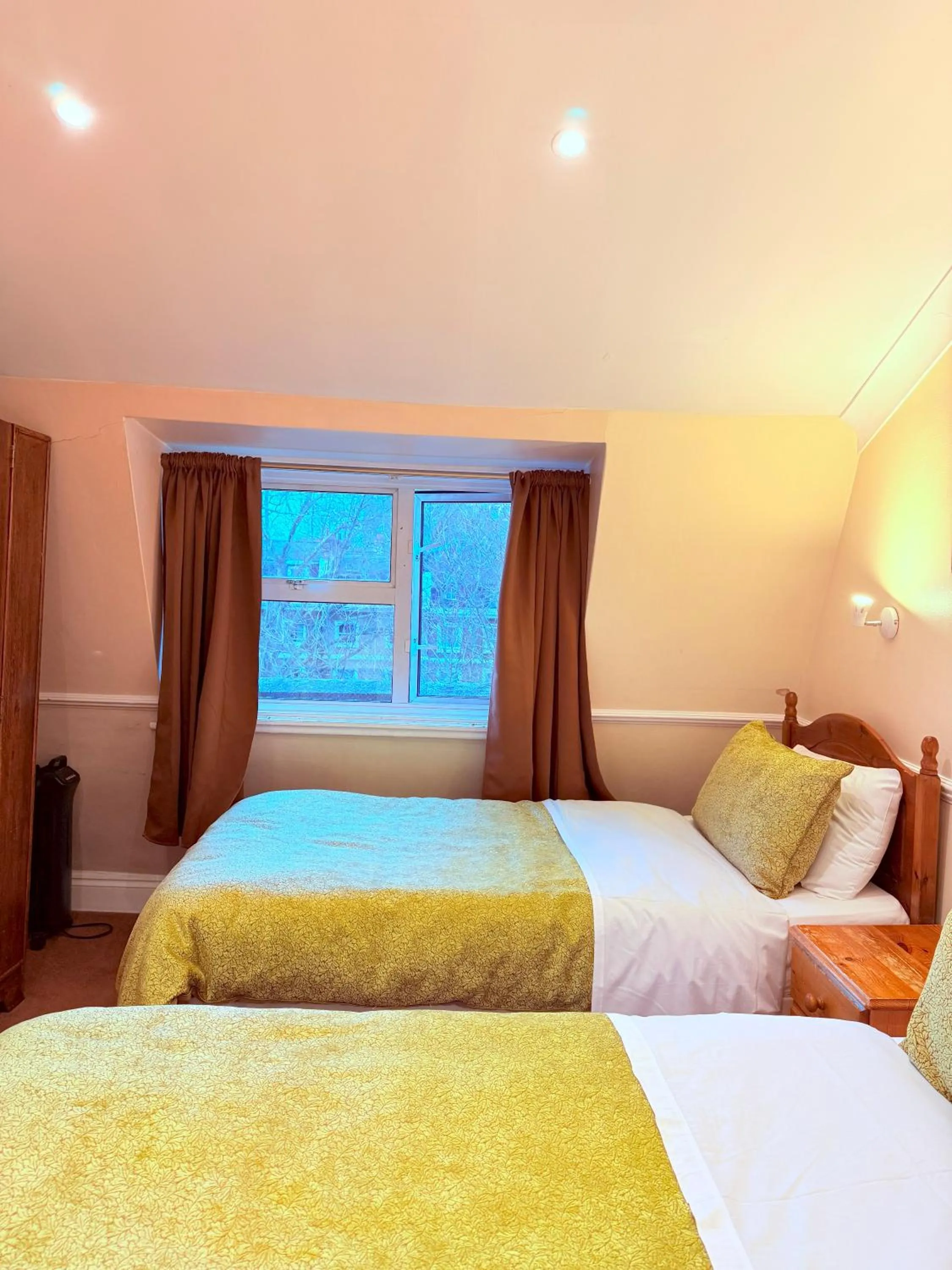 Bedroom, Bed in Europa House Hotel, London Paddington