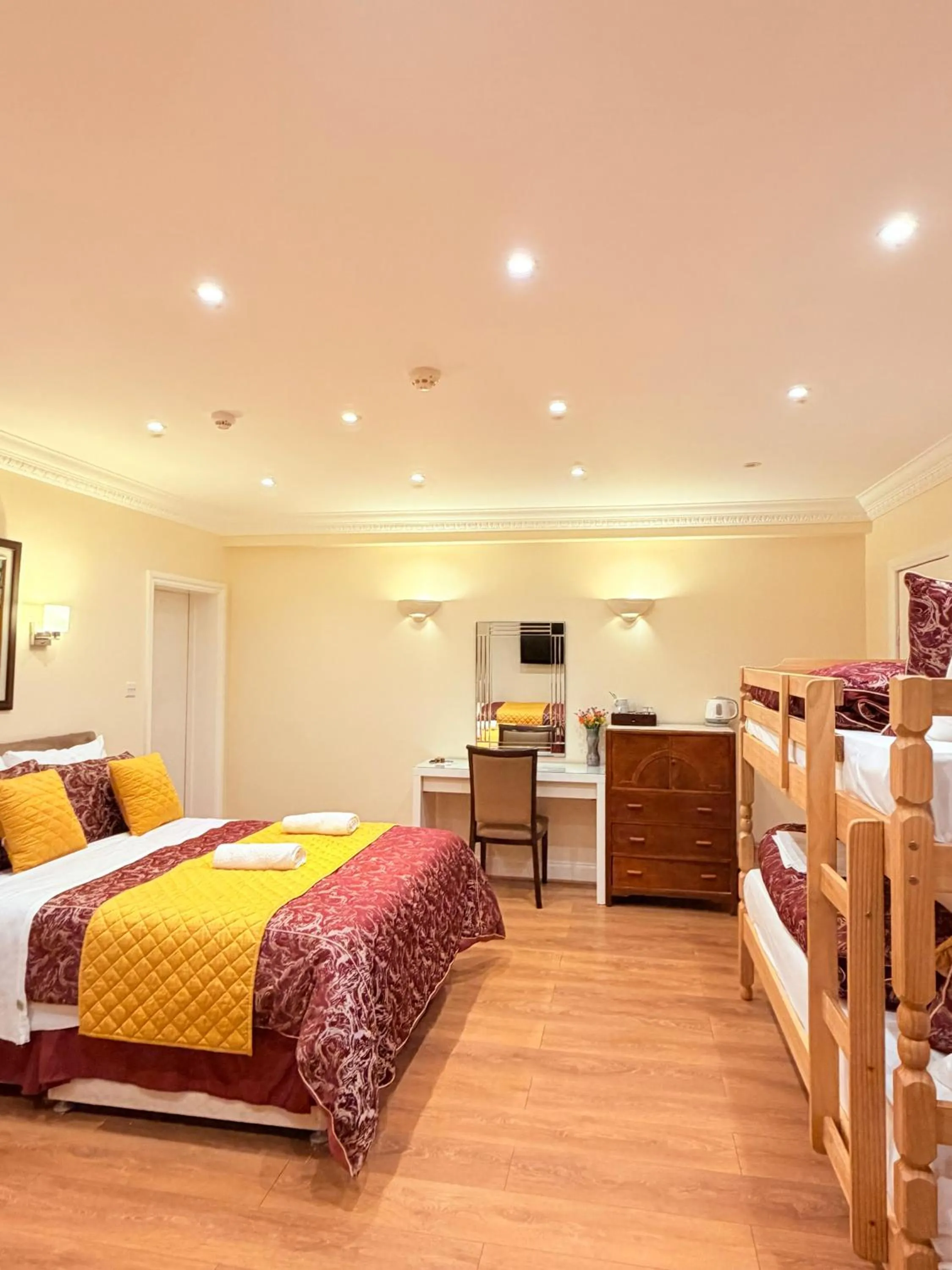 Bedroom, Bed in Europa House Hotel, London Paddington