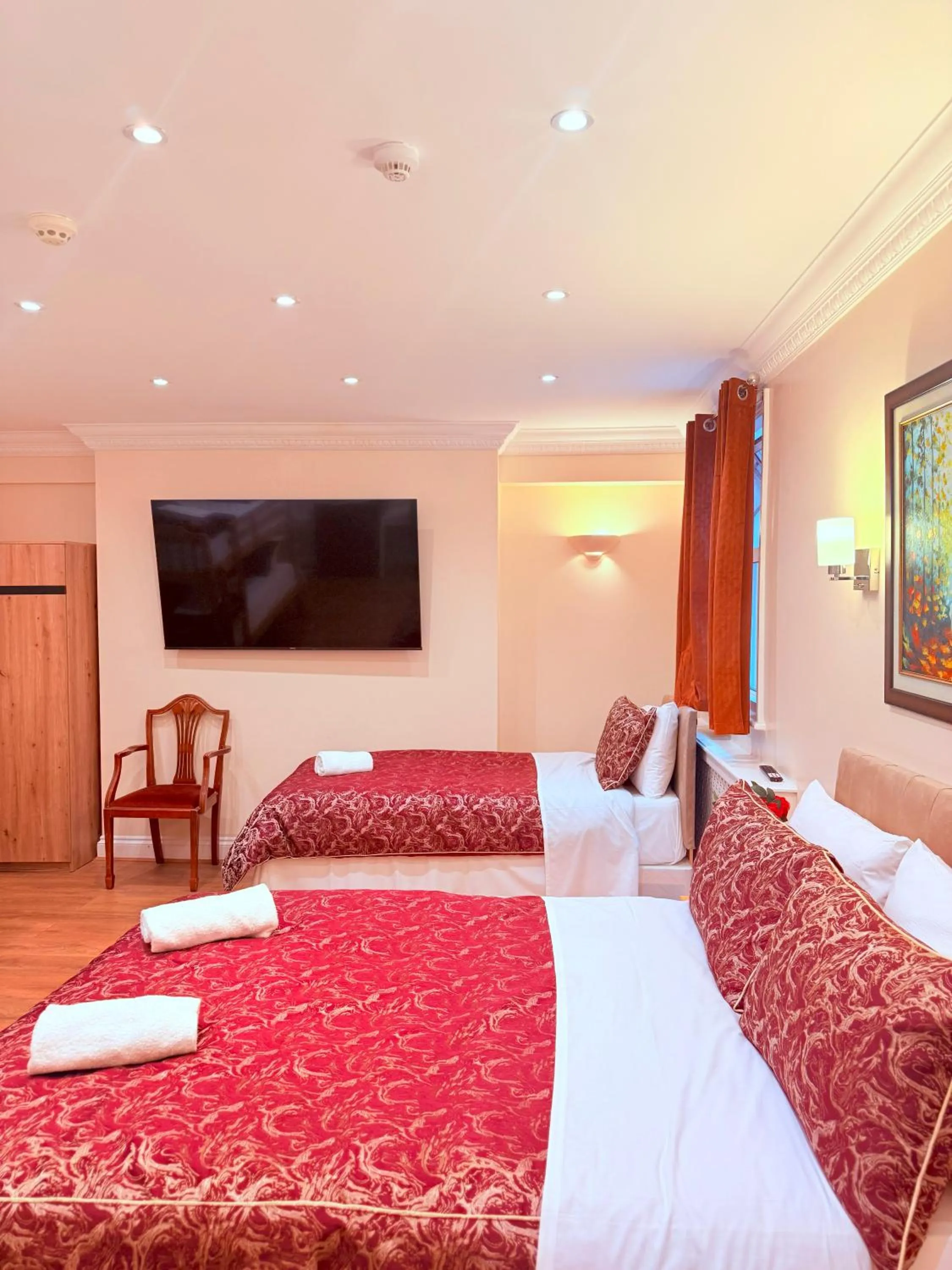 Bed in Europa House Hotel, London Paddington