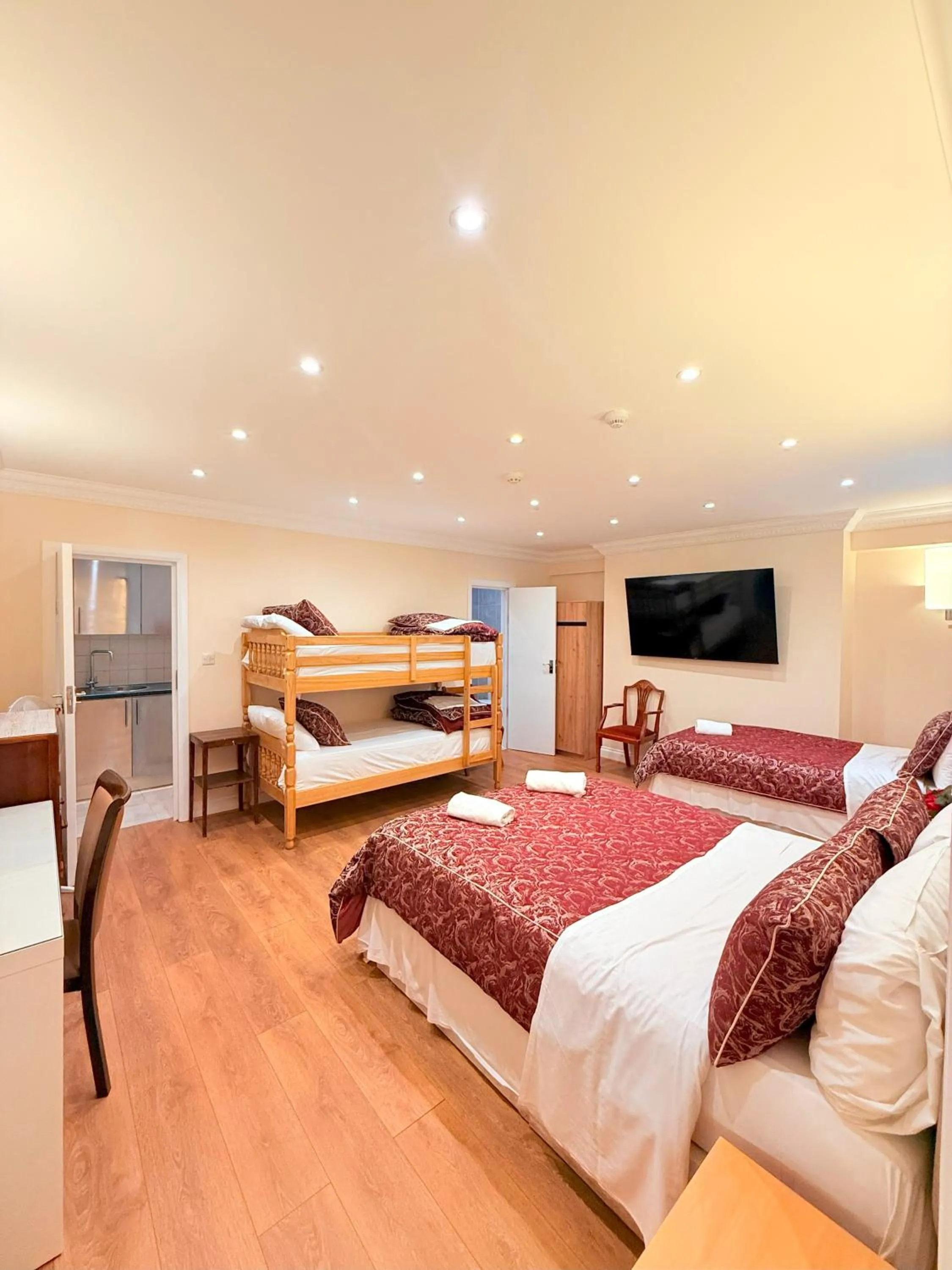 Bed in Europa House Hotel, London Paddington