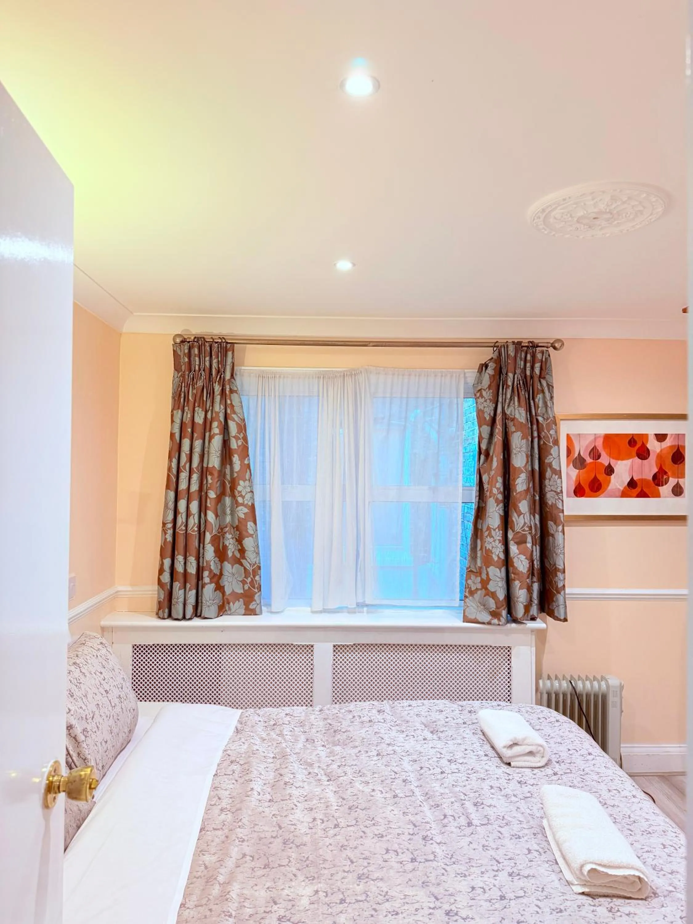 Bedroom, Bed in Europa House Hotel, London Paddington