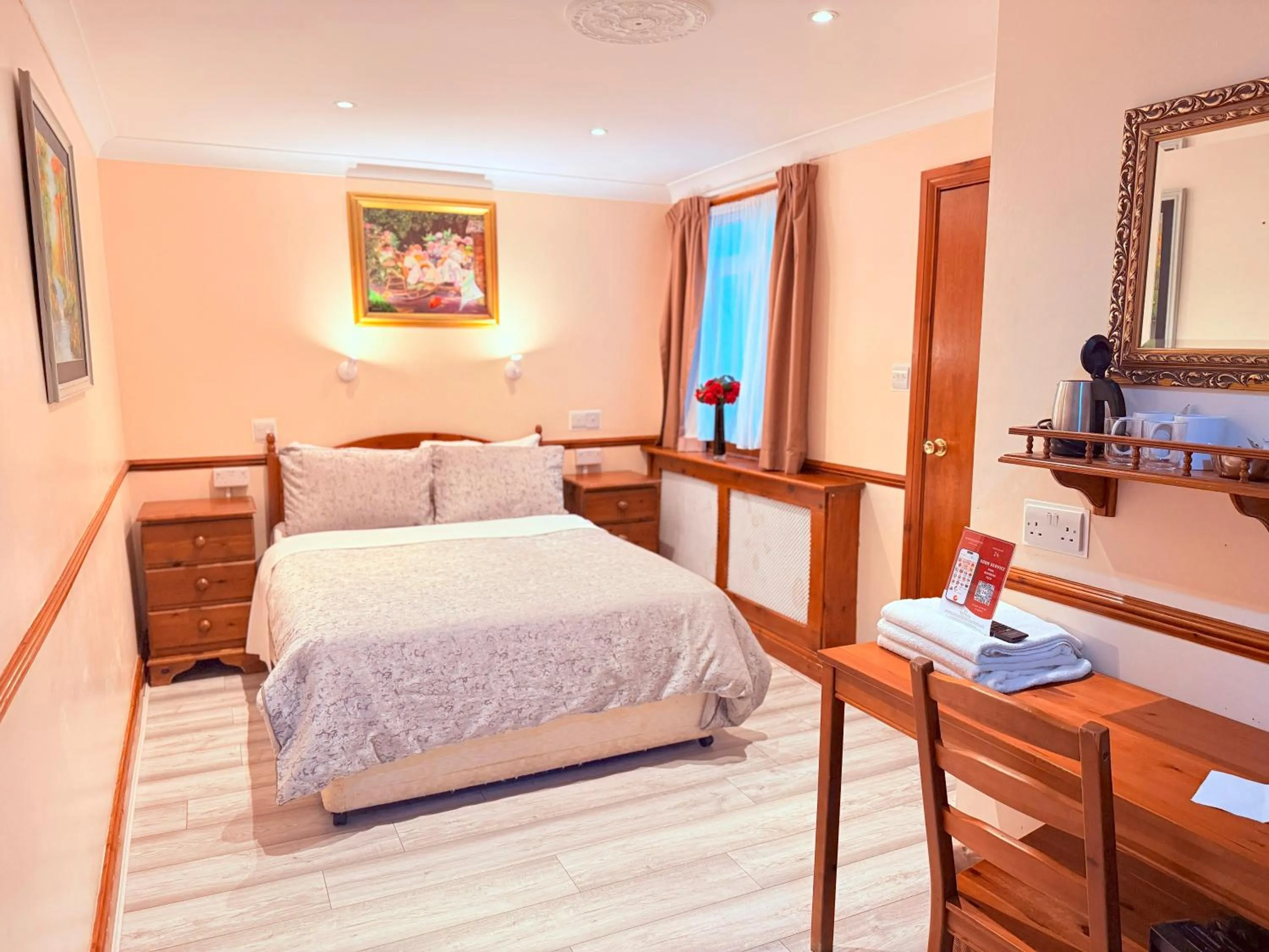 Bedroom, Bed in Europa House Hotel, London Paddington