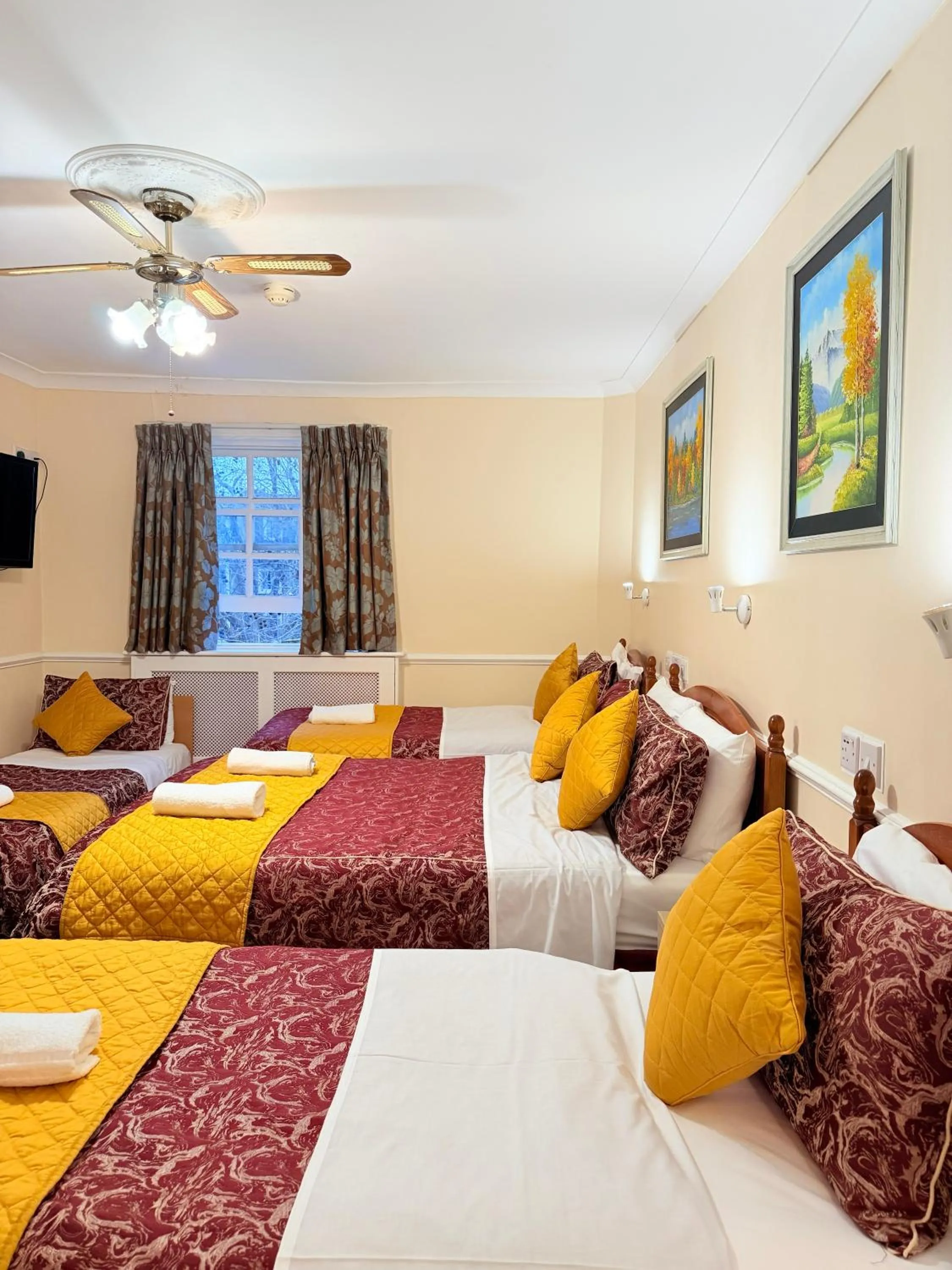 Bedroom, Bed in Europa House Hotel, London Paddington