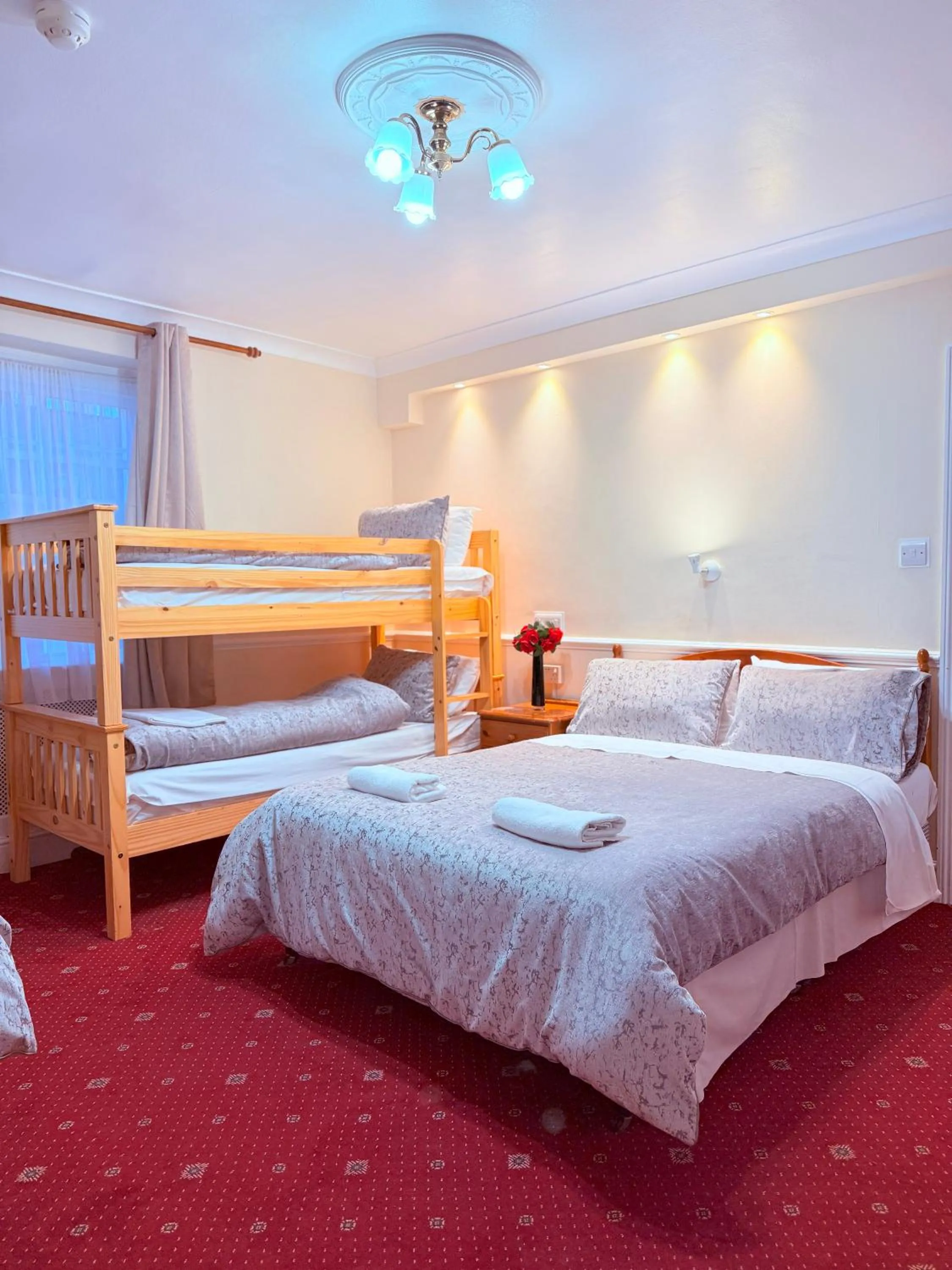 Bedroom, Bed in Europa House Hotel, London Paddington