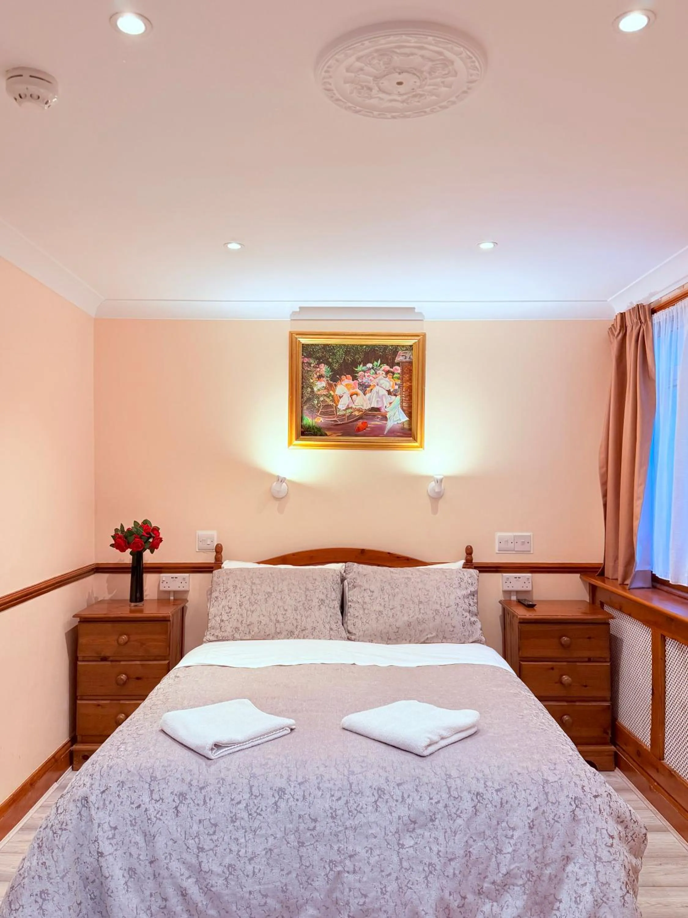 Bedroom, Bed in Europa House Hotel, London Paddington