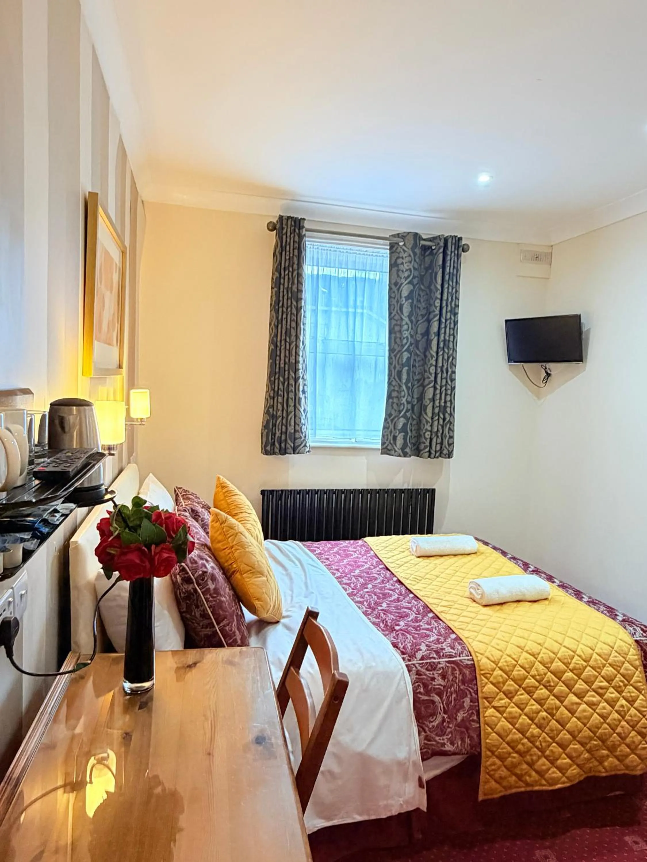 Bedroom, Bed in Europa House Hotel, London Paddington