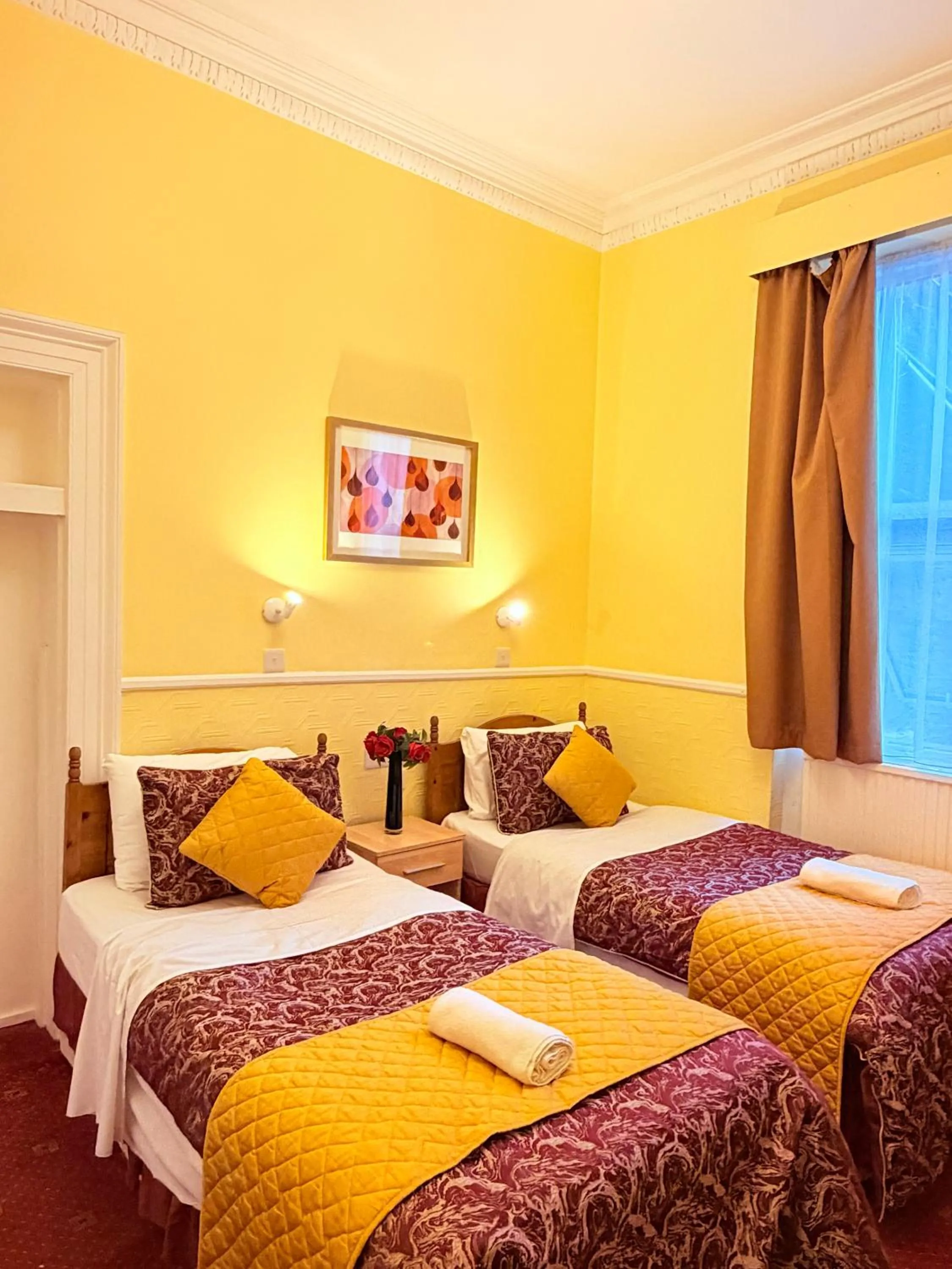 Bed in Europa House Hotel, London Paddington