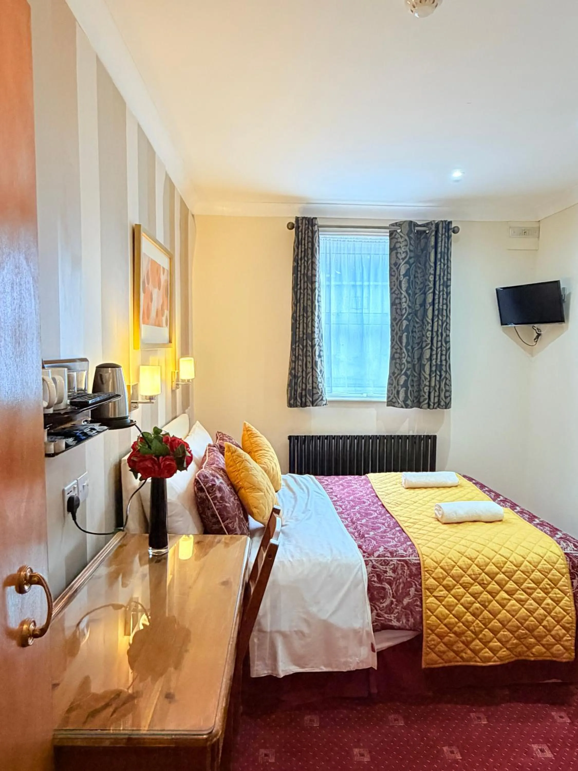 Bedroom, Bed in Europa House Hotel, London Paddington