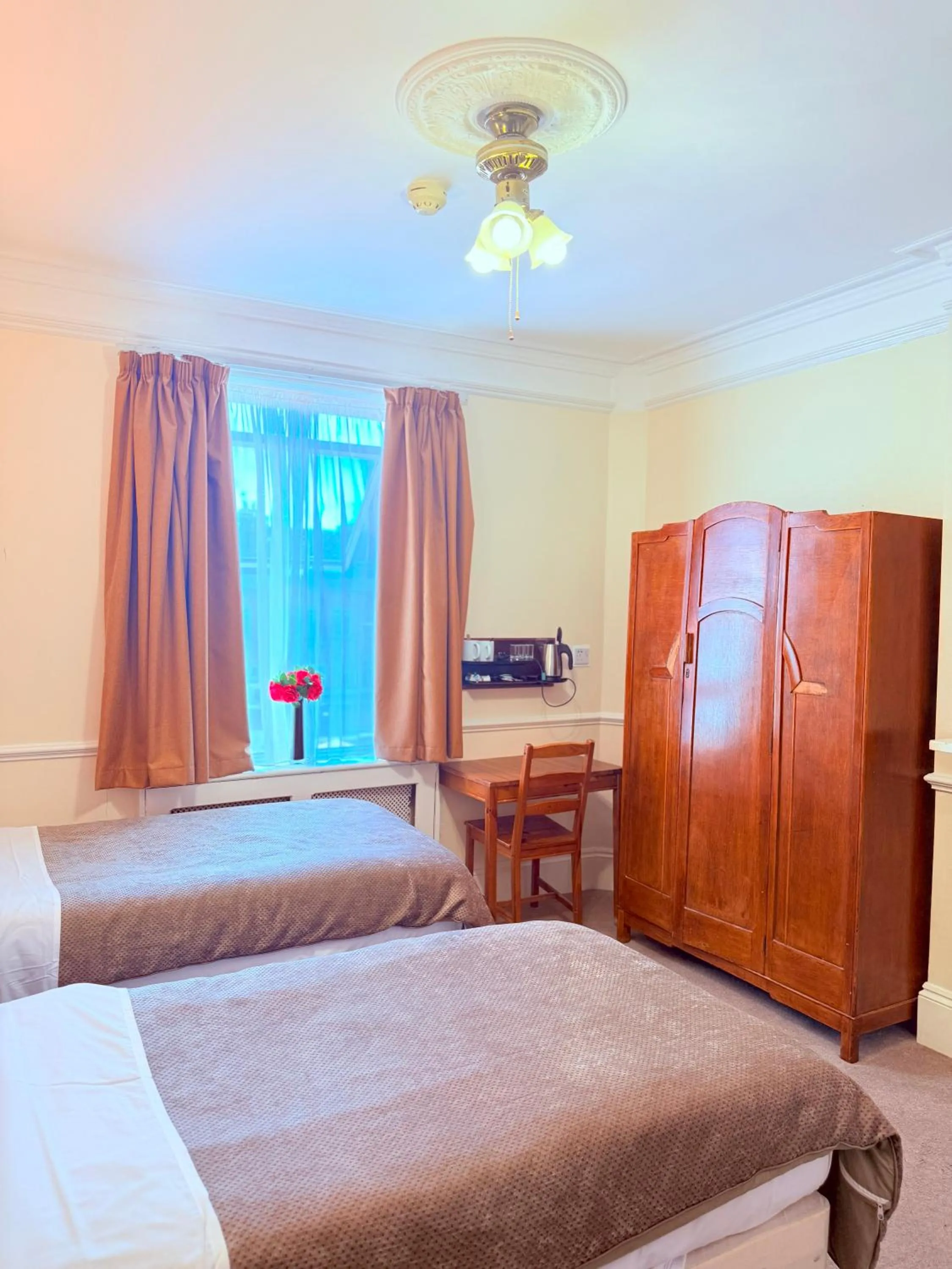 Bedroom, Bed in Europa House Hotel, London Paddington