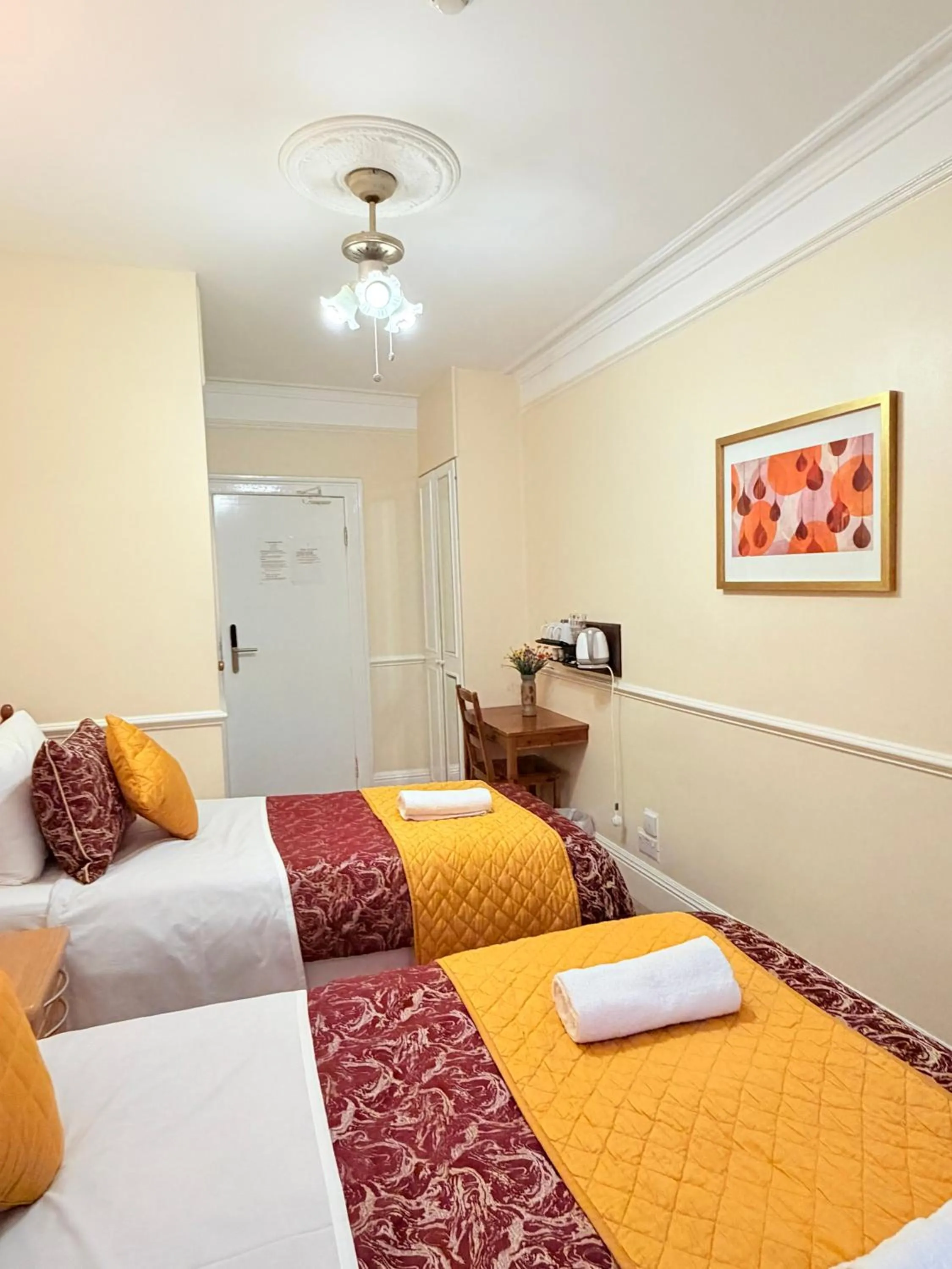 Bedroom, Bed in Europa House Hotel, London Paddington