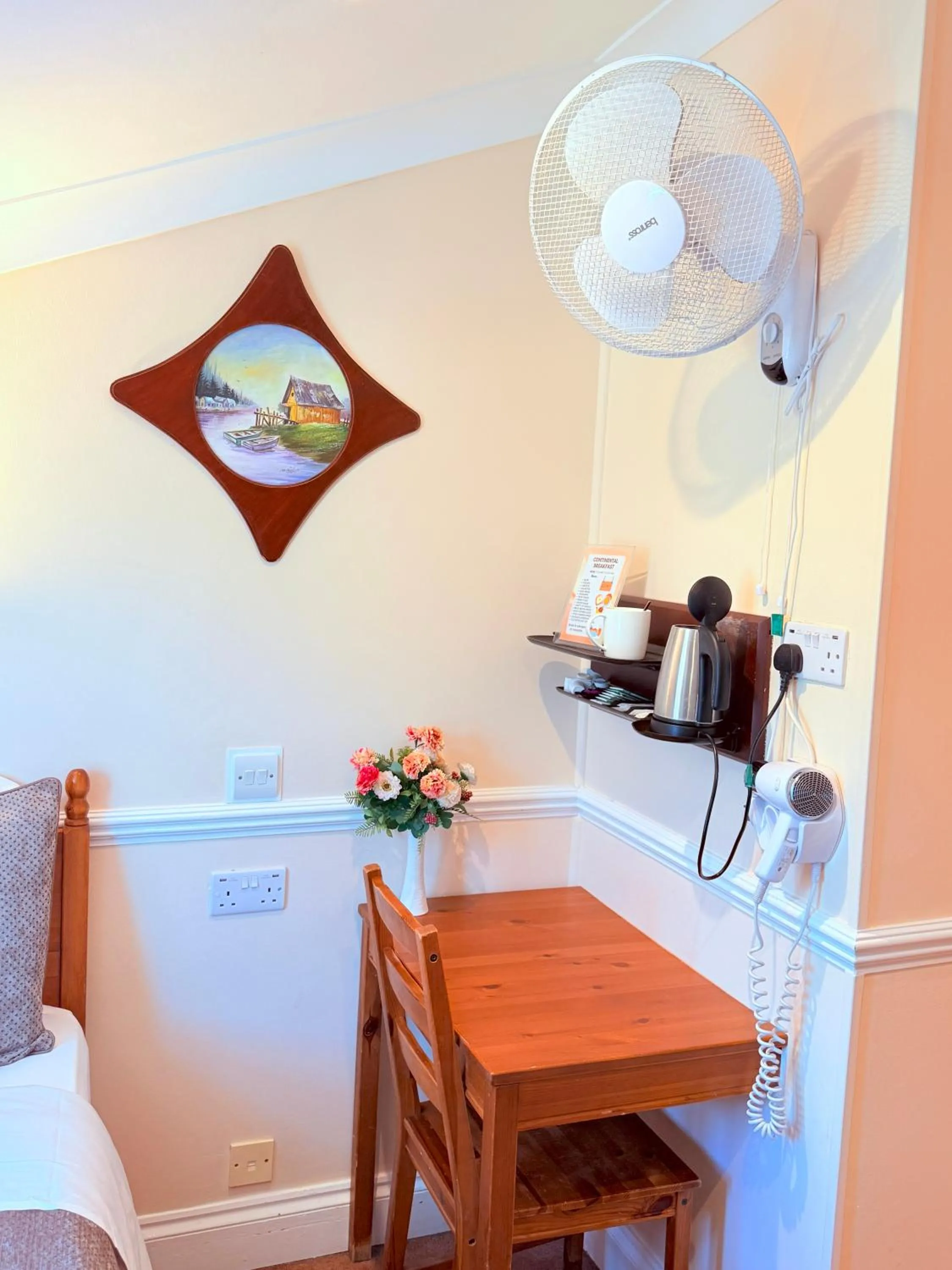 Bedroom, Bed in Europa House Hotel, London Paddington