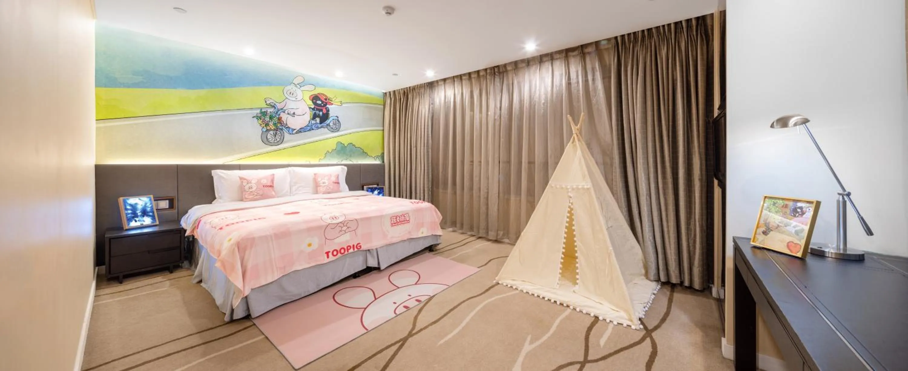 Photo of the whole room, Bed in Ascott Huai Hai Road Shanghai, Xintiandi