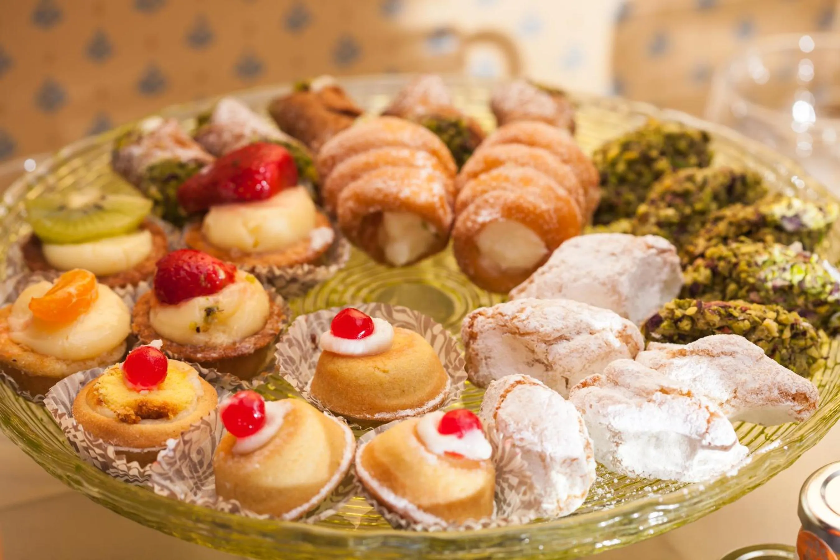 Breakfast in Palazzo Melluso LUXURY SUITE