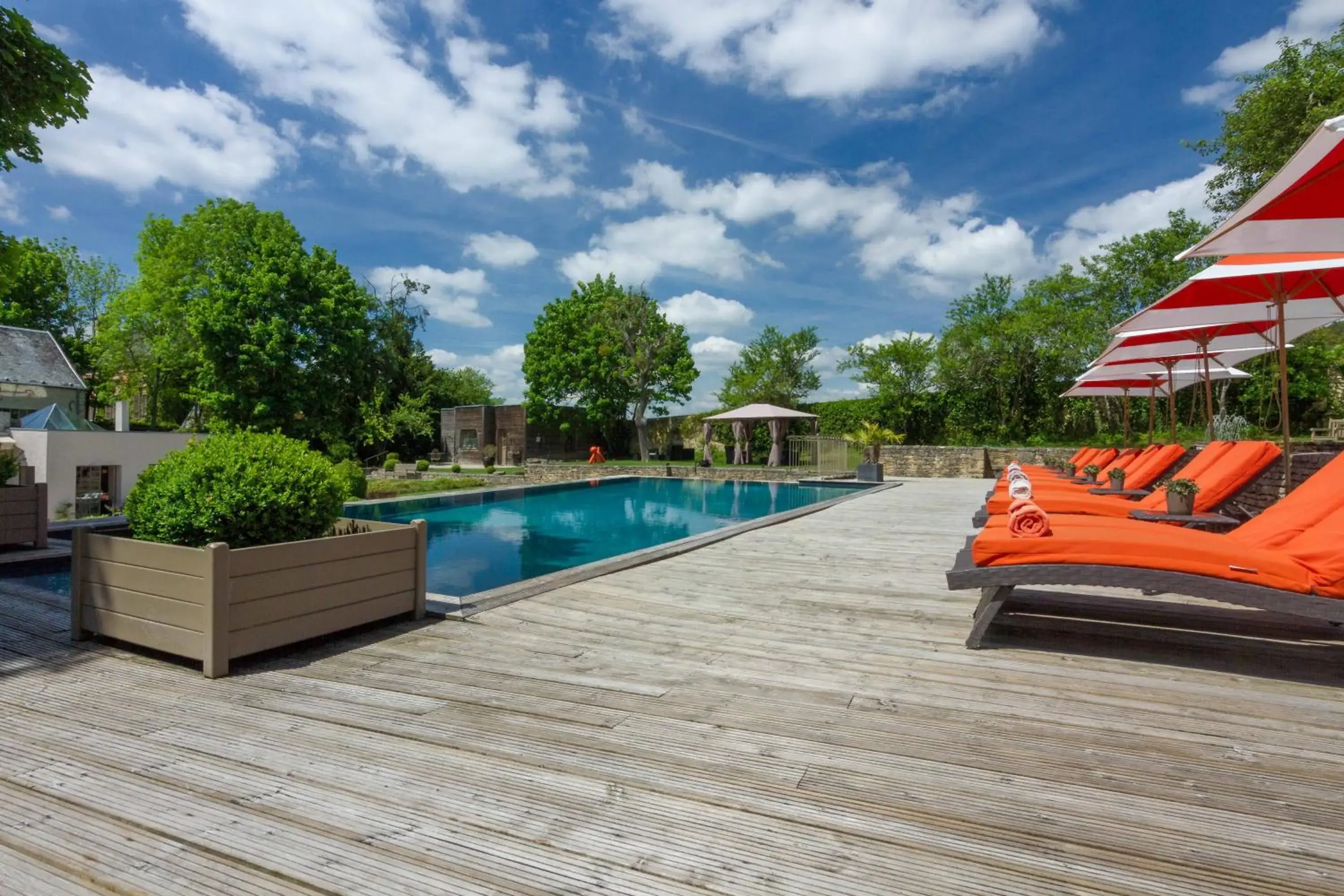Swimming pool in Château de Courban and Spa Nuxe Swimming pool in Château de Courban and Spa Nuxe