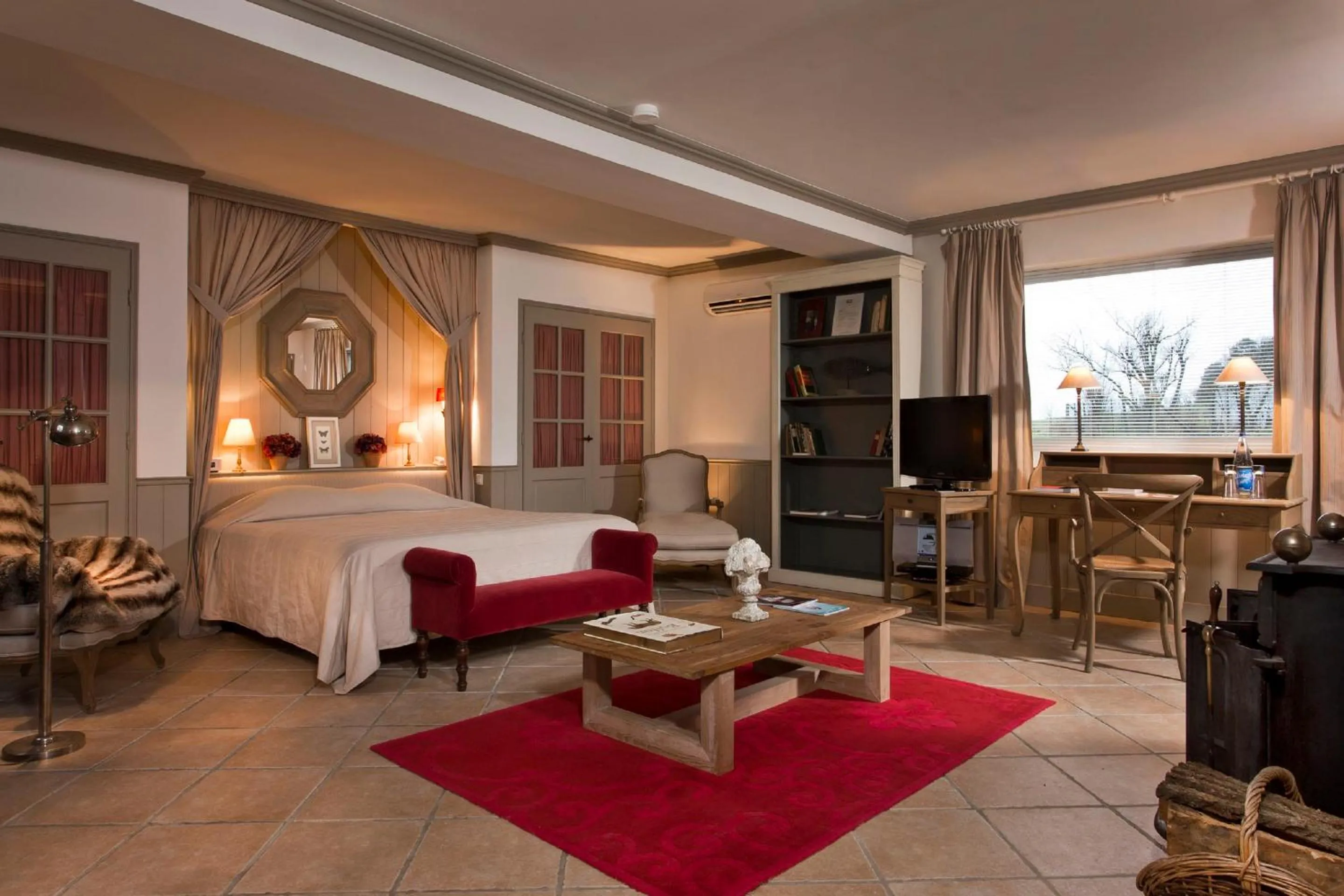 Photo of the whole room, Bed in Château de Courban and Spa Nuxe