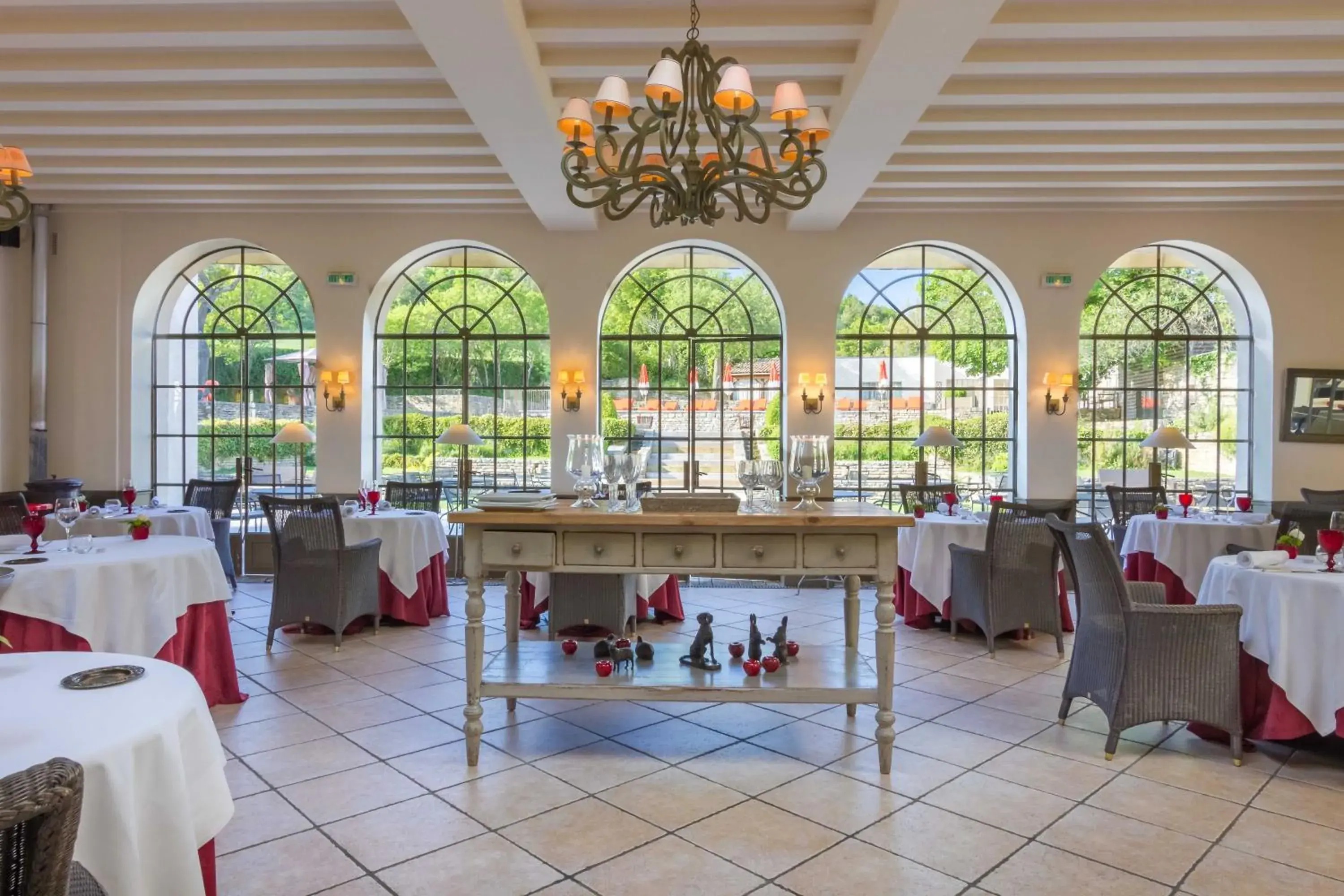 Restaurant/places to eat in Château de Courban and Spa Nuxe Restaurant/places to eat in Château de Courban and Spa Nuxe