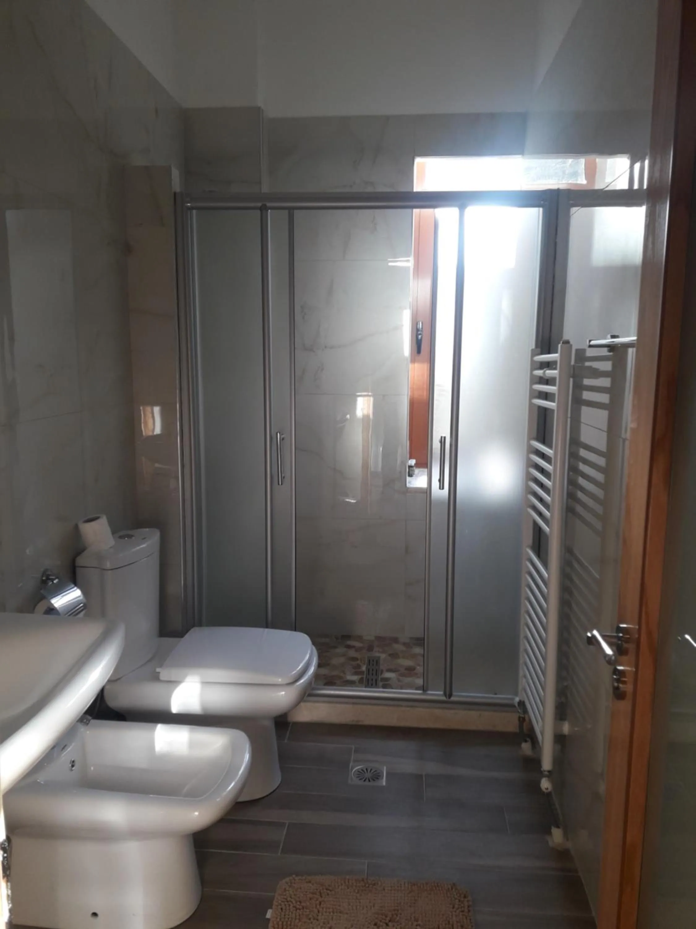 Toilet in Hotel Bujtina Bicolli