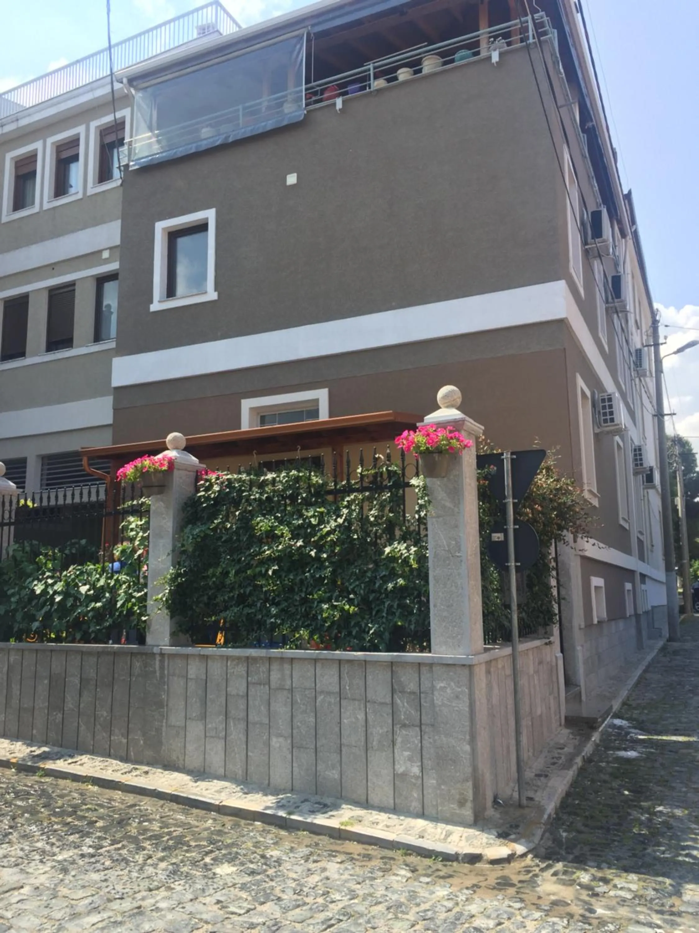 Facade/entrance in Hotel Bujtina Bicolli