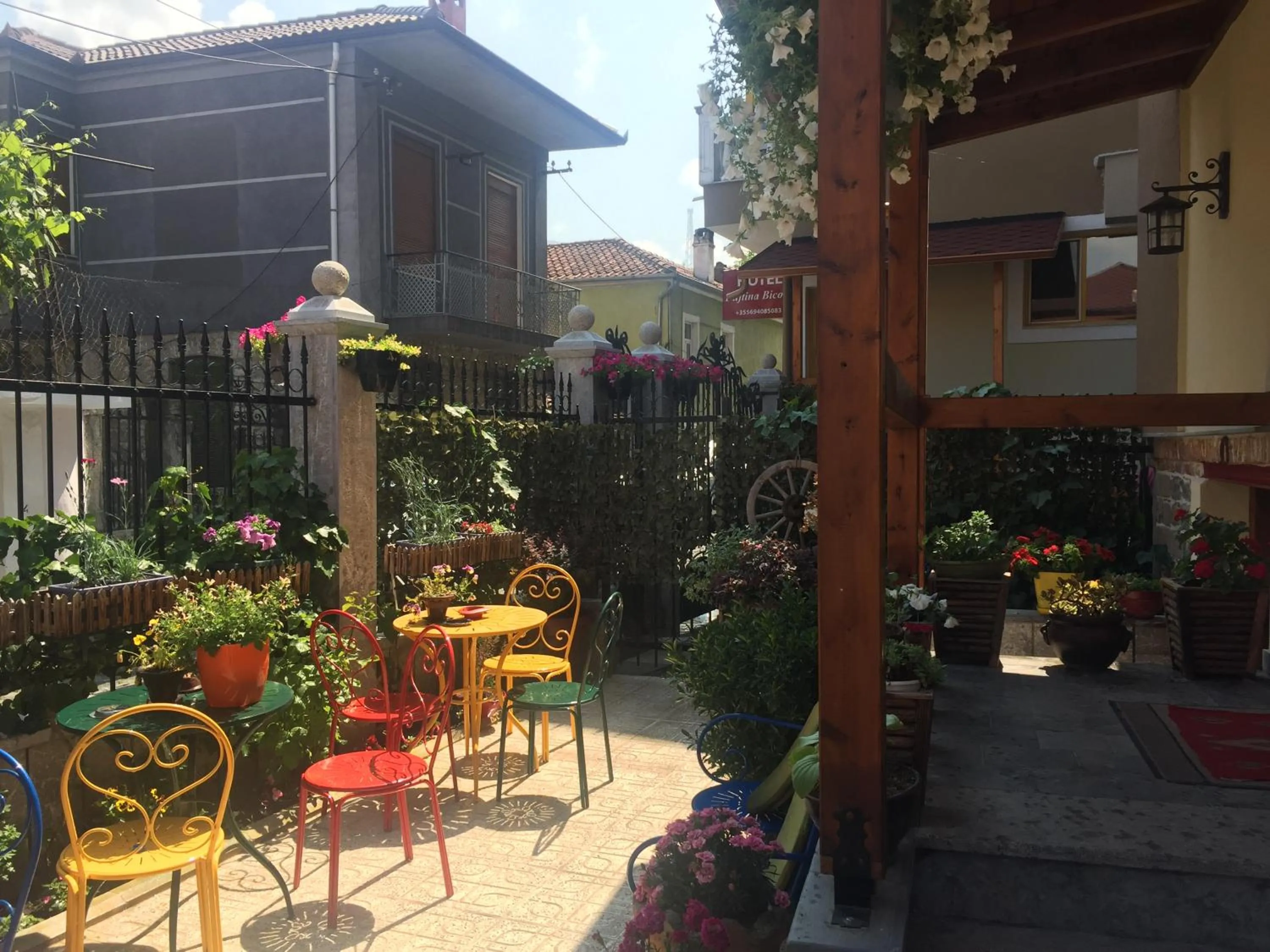 Garden in Hotel Bujtina Bicolli