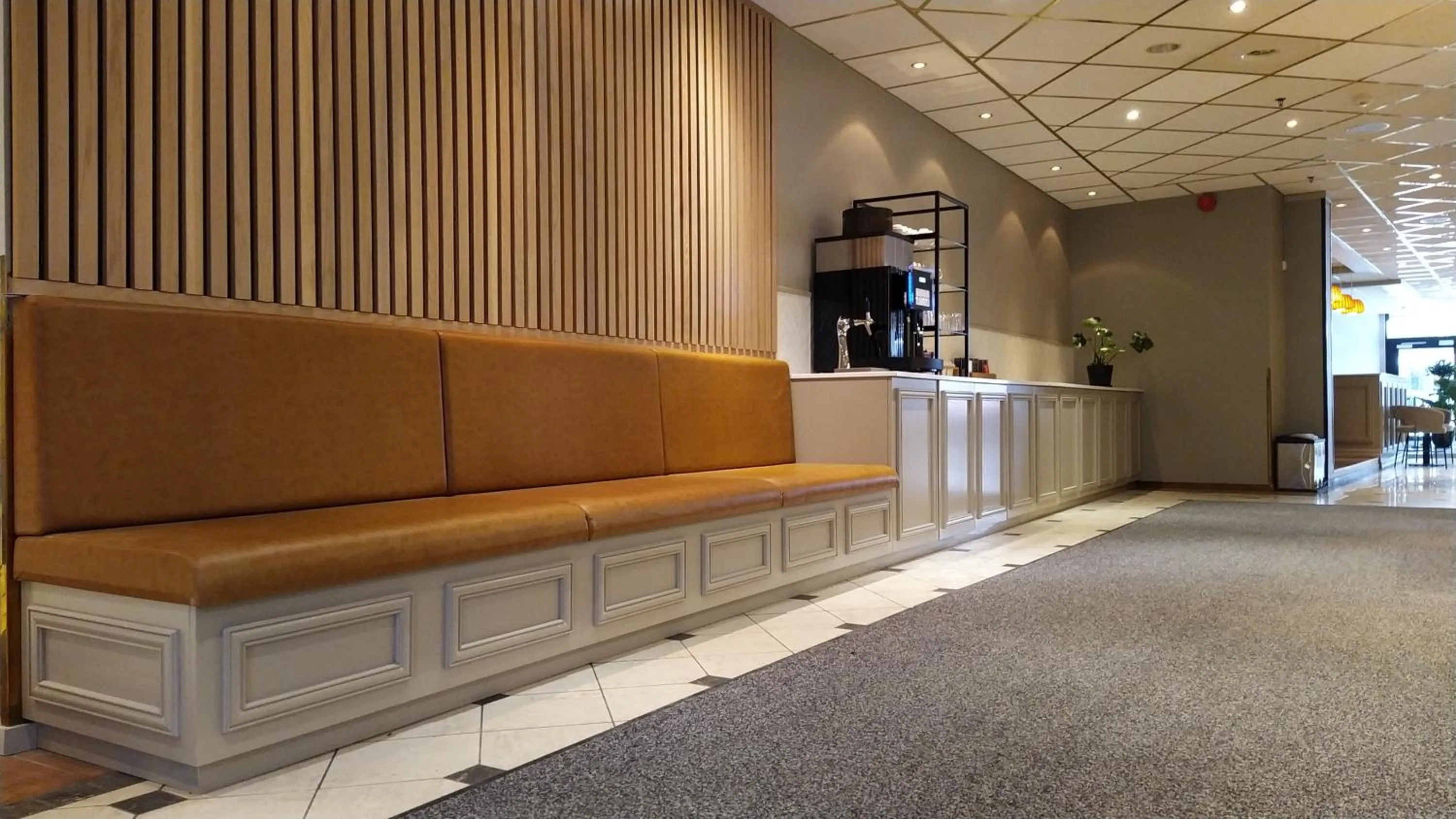 Coffee/tea facilities in Quality Hotel Augustin