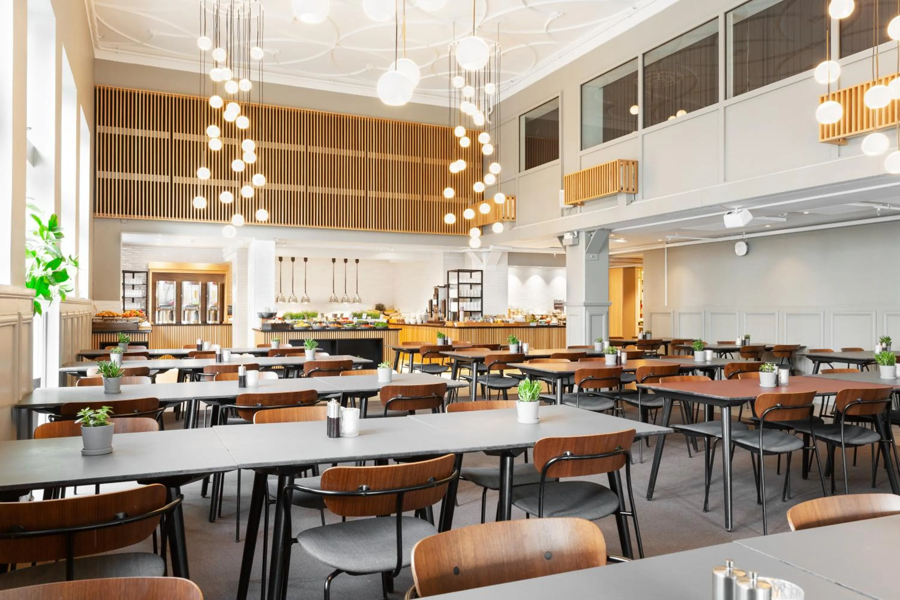 Restaurant/places to eat in Quality Hotel Augustin