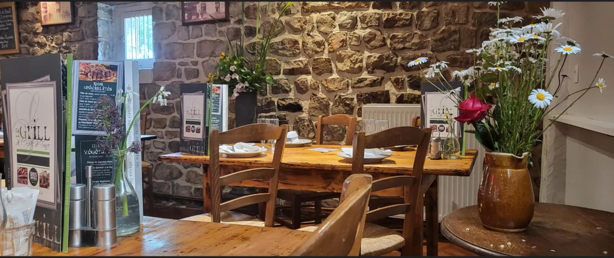 Restaurant/places to eat in Logis Hôtel De France- Restaurant GRILL