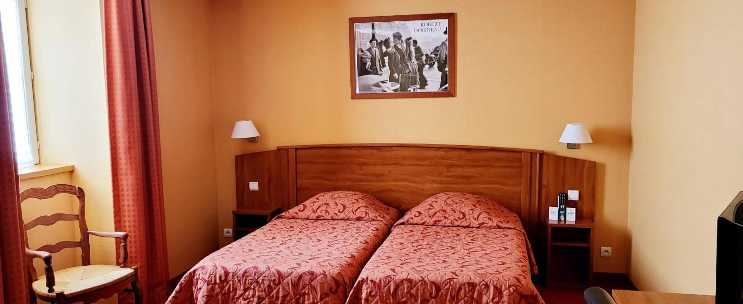 Bedroom, Bed in Logis Hôtel De France- Restaurant GRILL